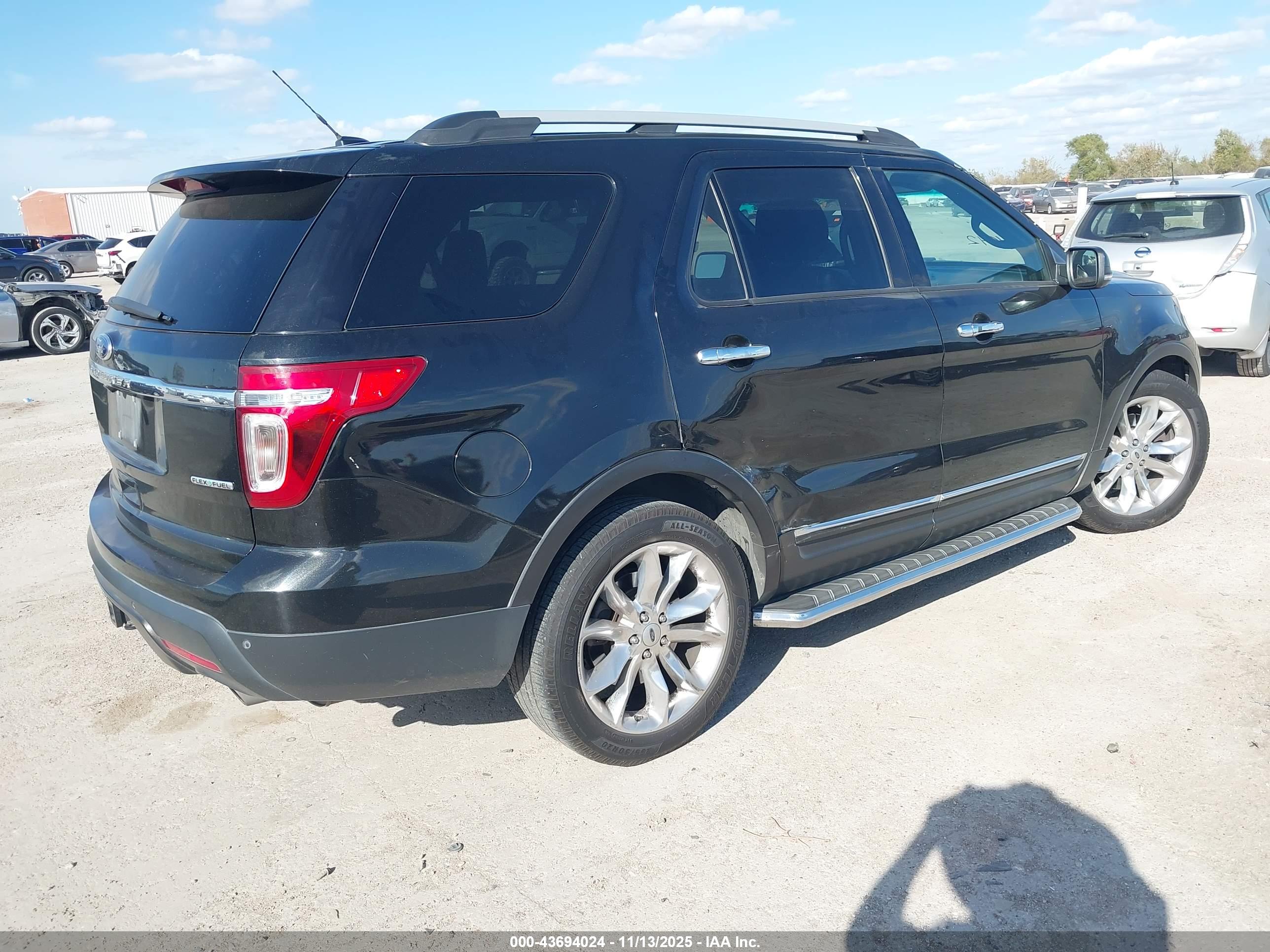FORD EXPLORER image 4