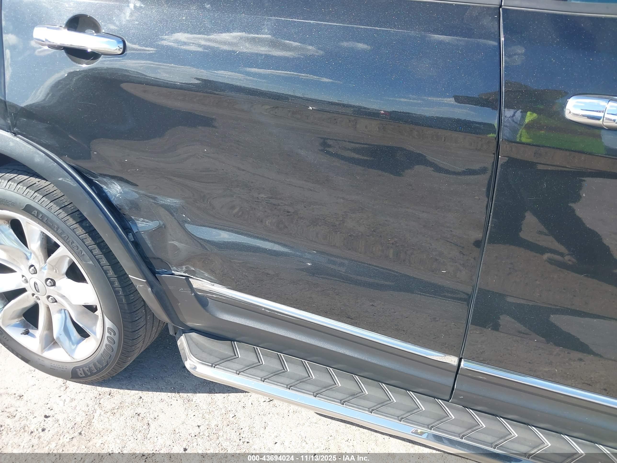 FORD EXPLORER image 6