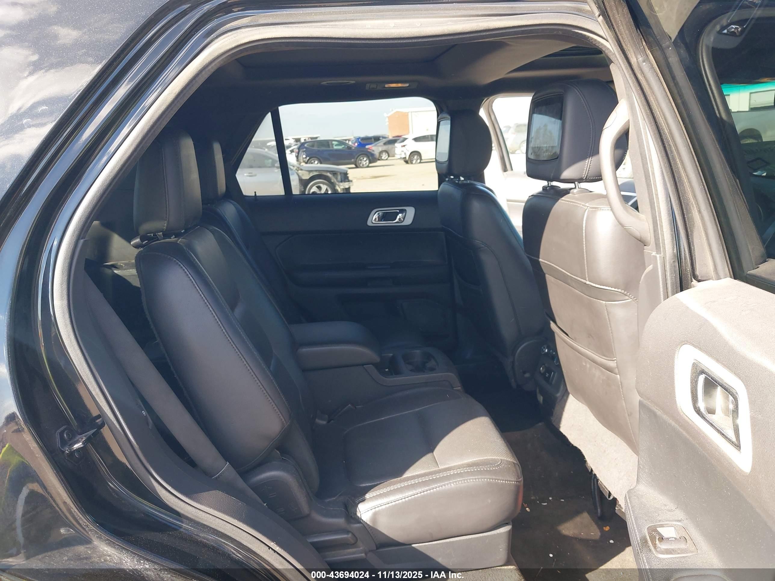 FORD EXPLORER image 8