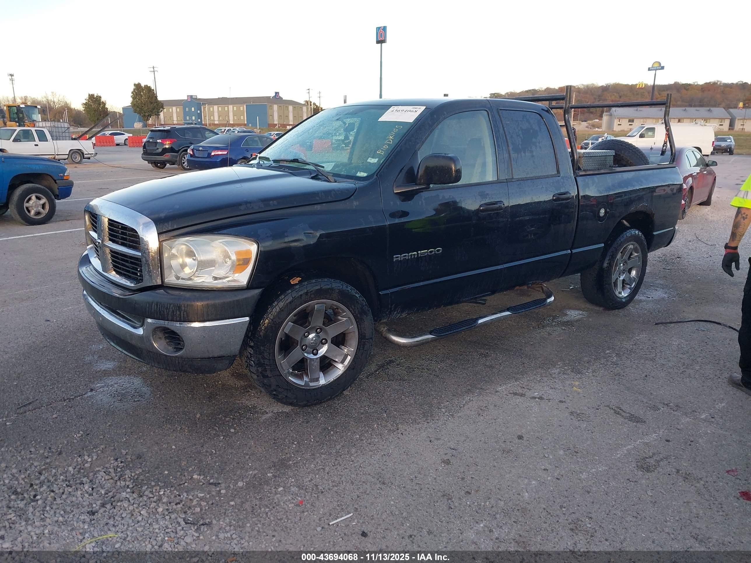 DODGE RAM image 2