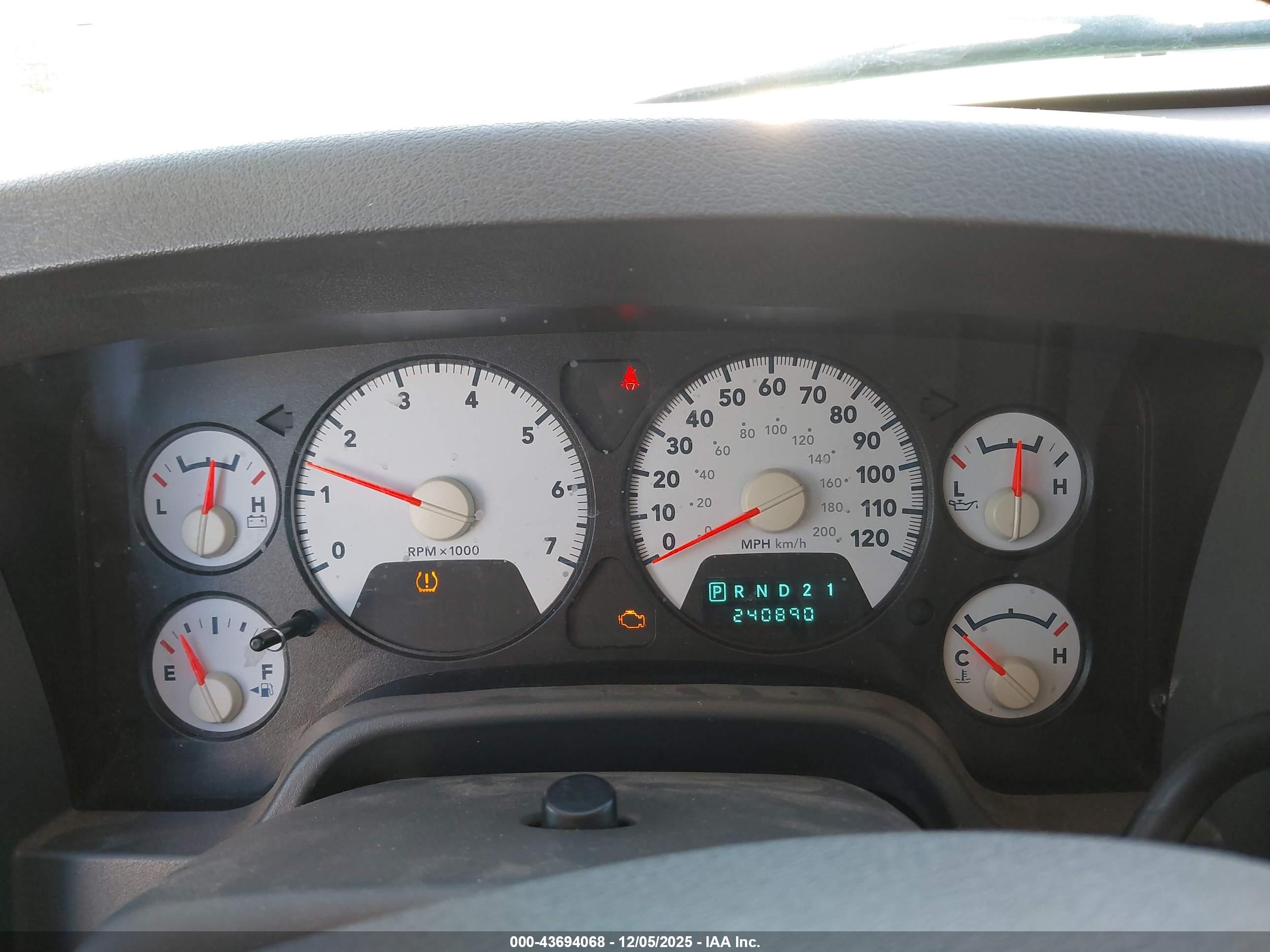 DODGE RAM image 7