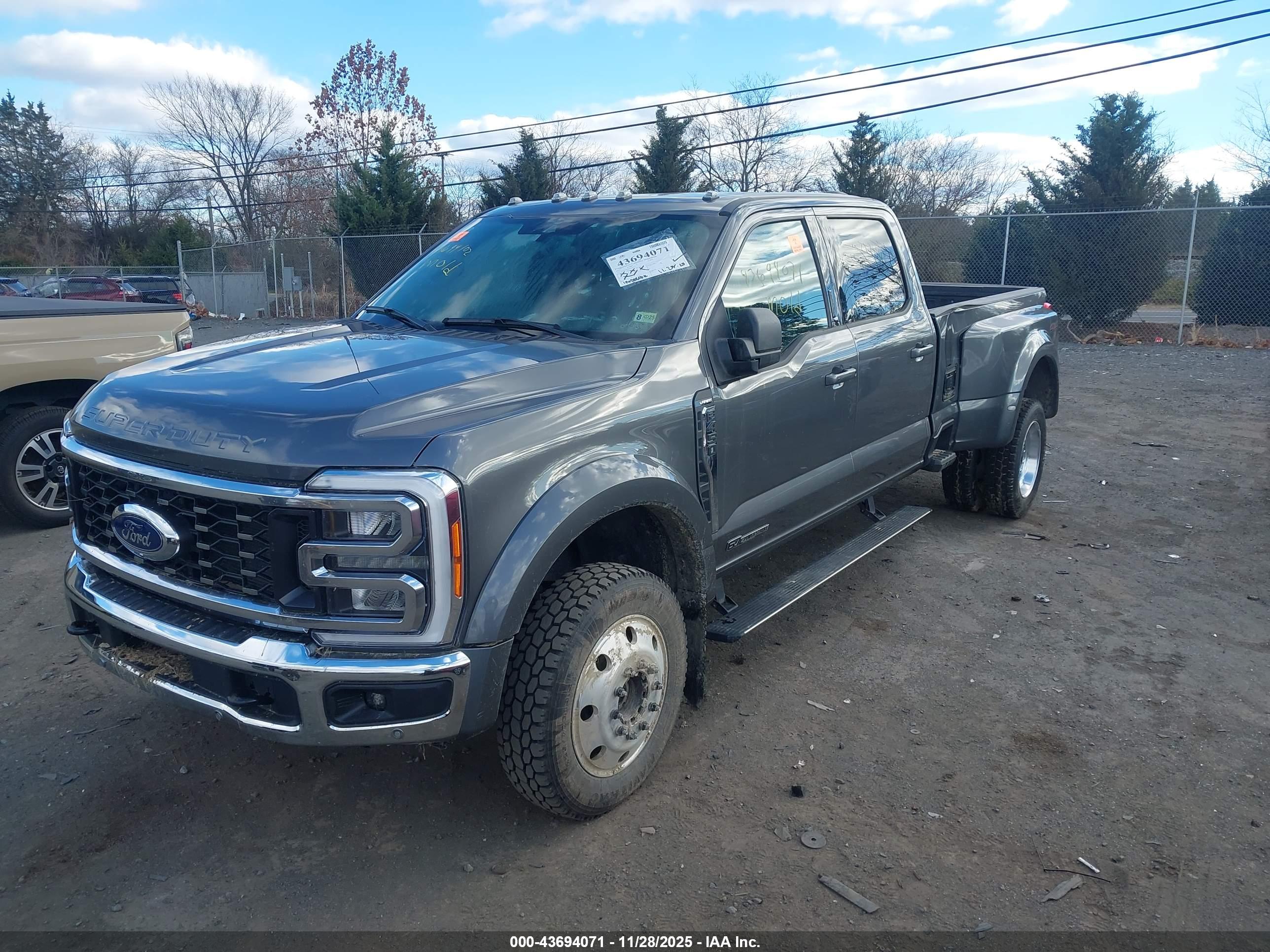 FORD F-450 image 2
