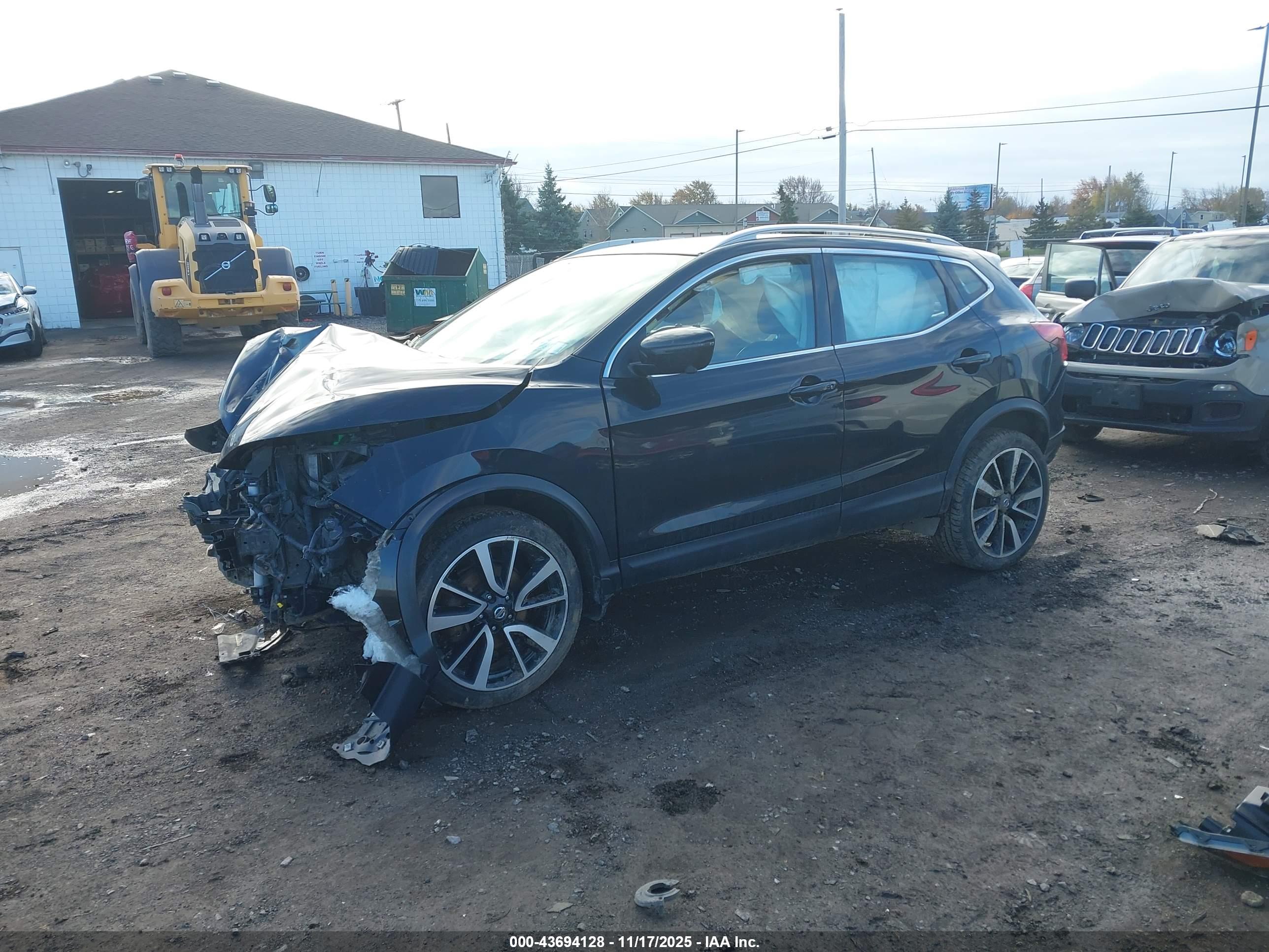 NISSAN ROGUE image 2