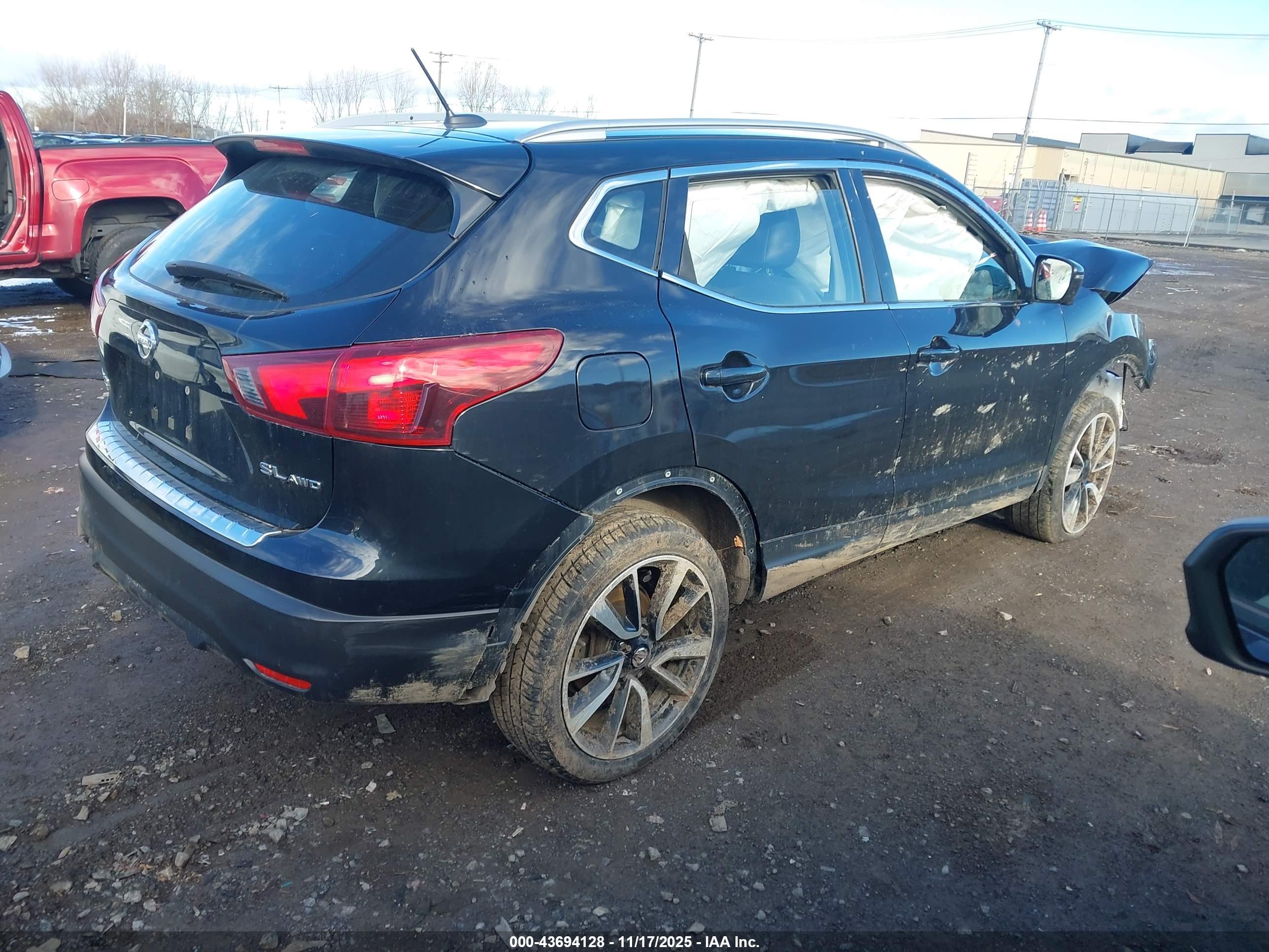 NISSAN ROGUE image 4