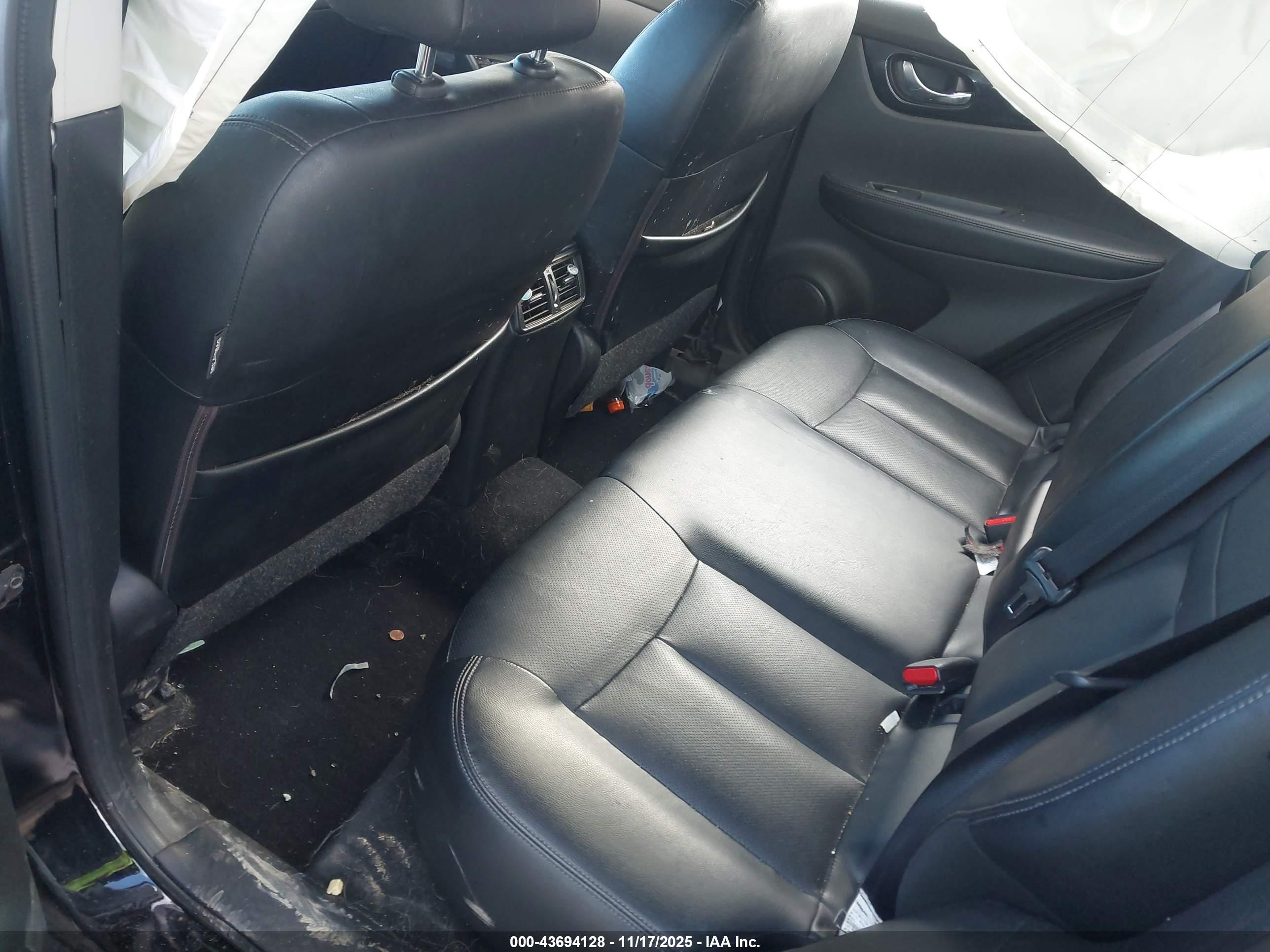 NISSAN ROGUE image 8