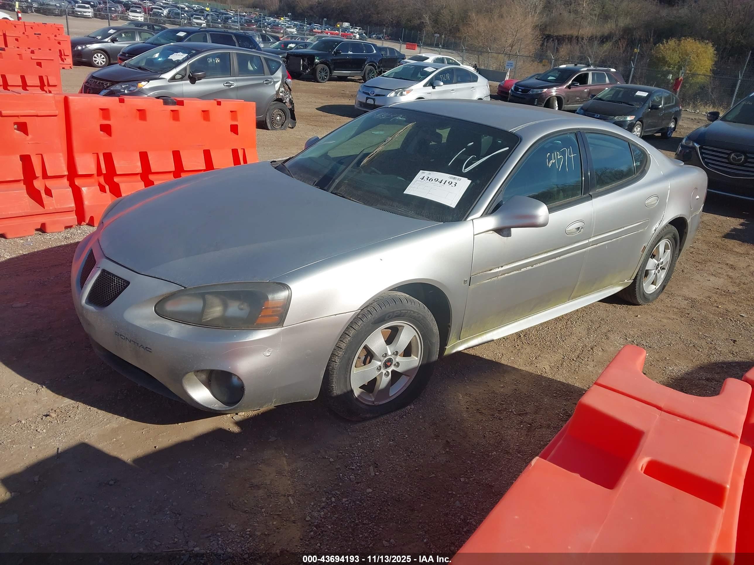 PONTIAC GRAND image 2