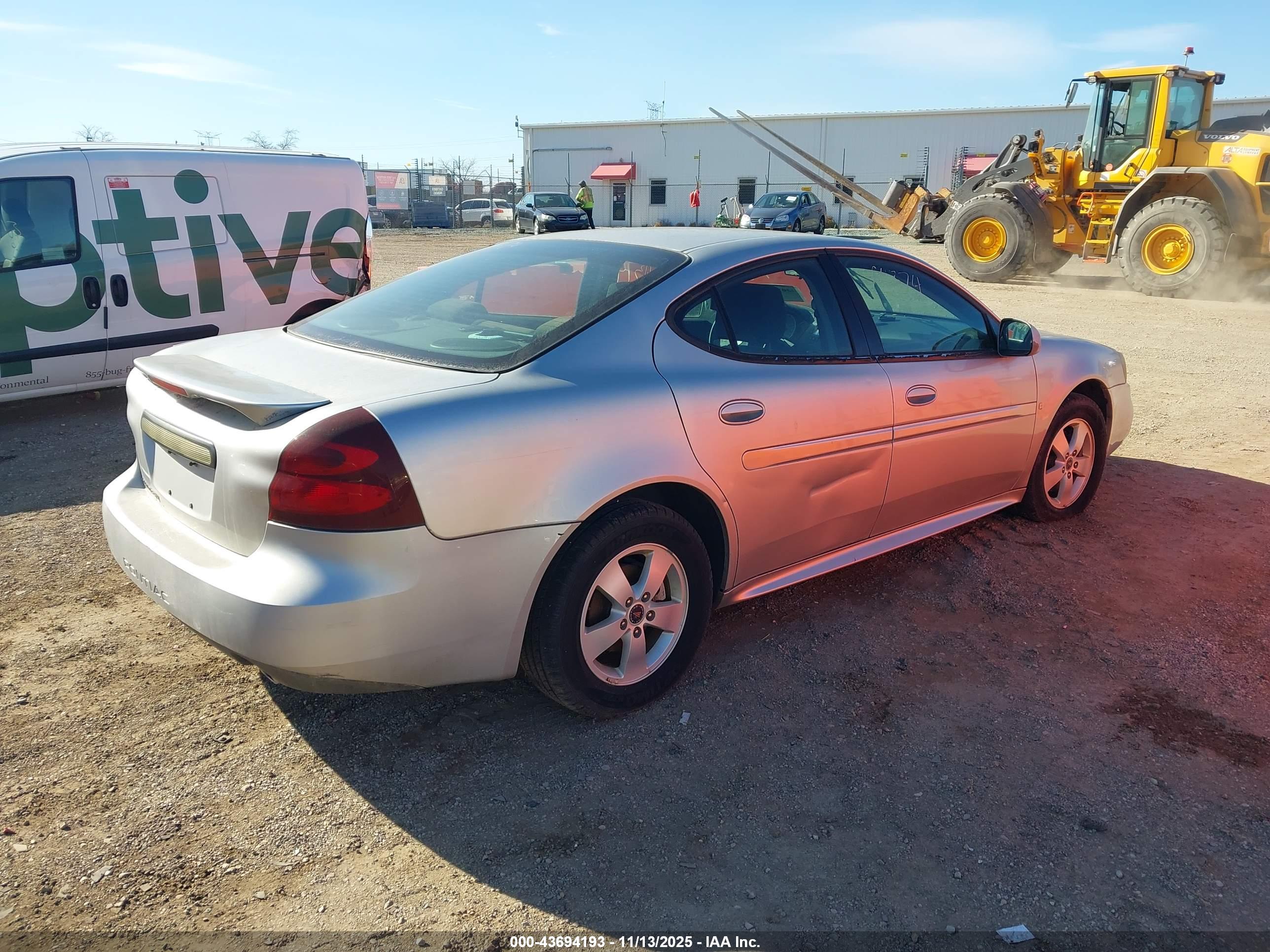 PONTIAC GRAND image 4