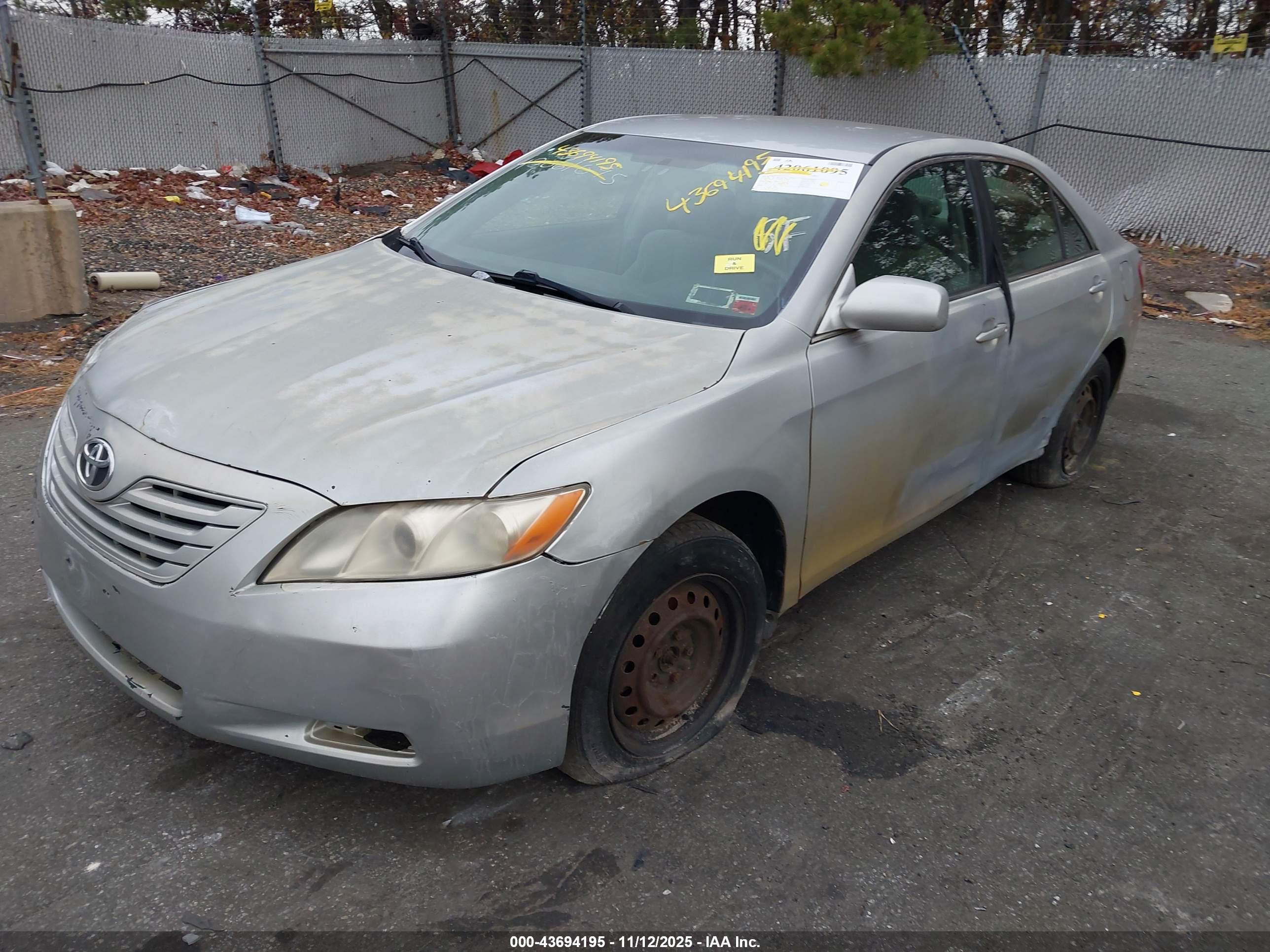 TOYOTA CAMRY image 2