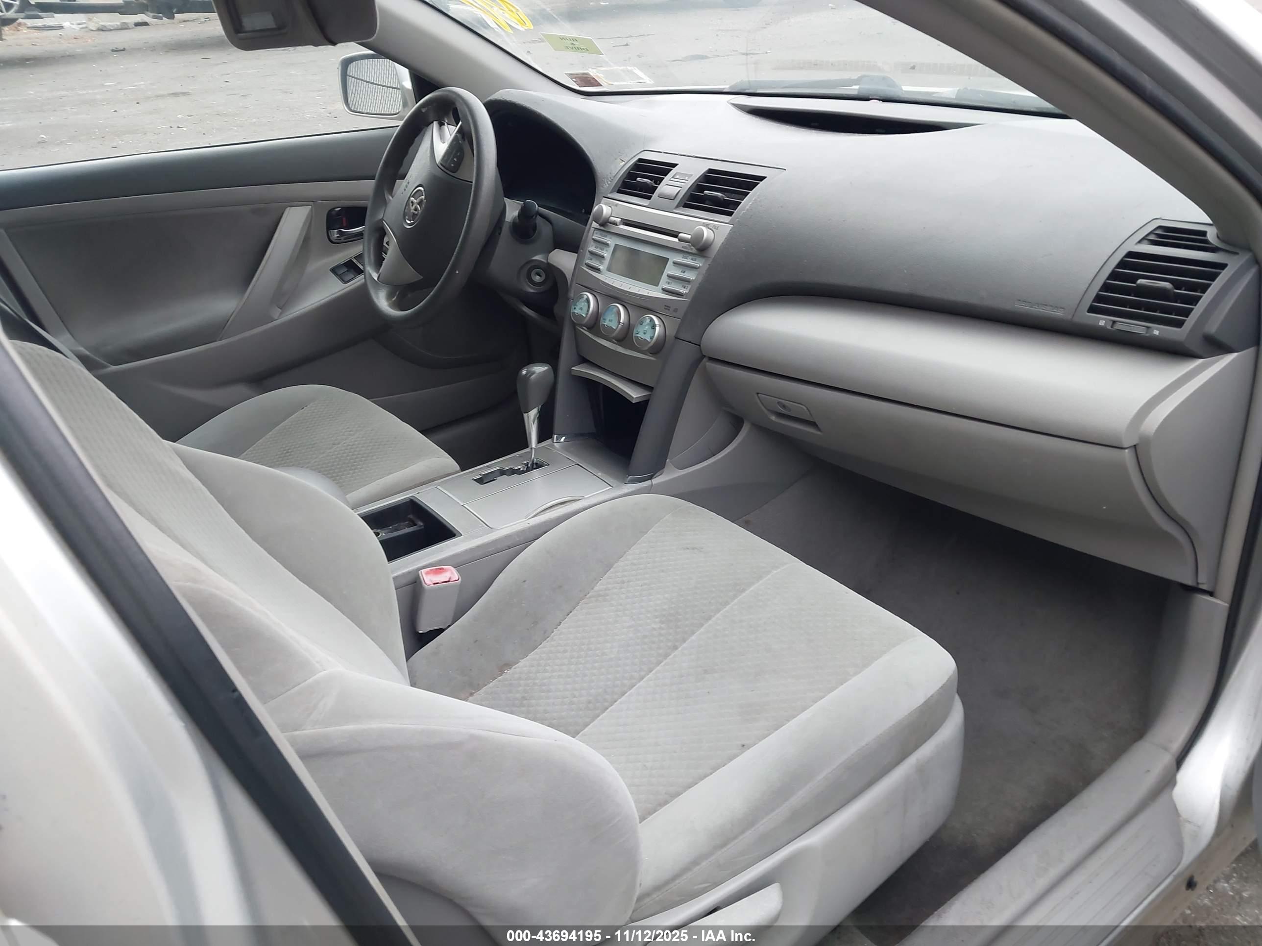 TOYOTA CAMRY image 5