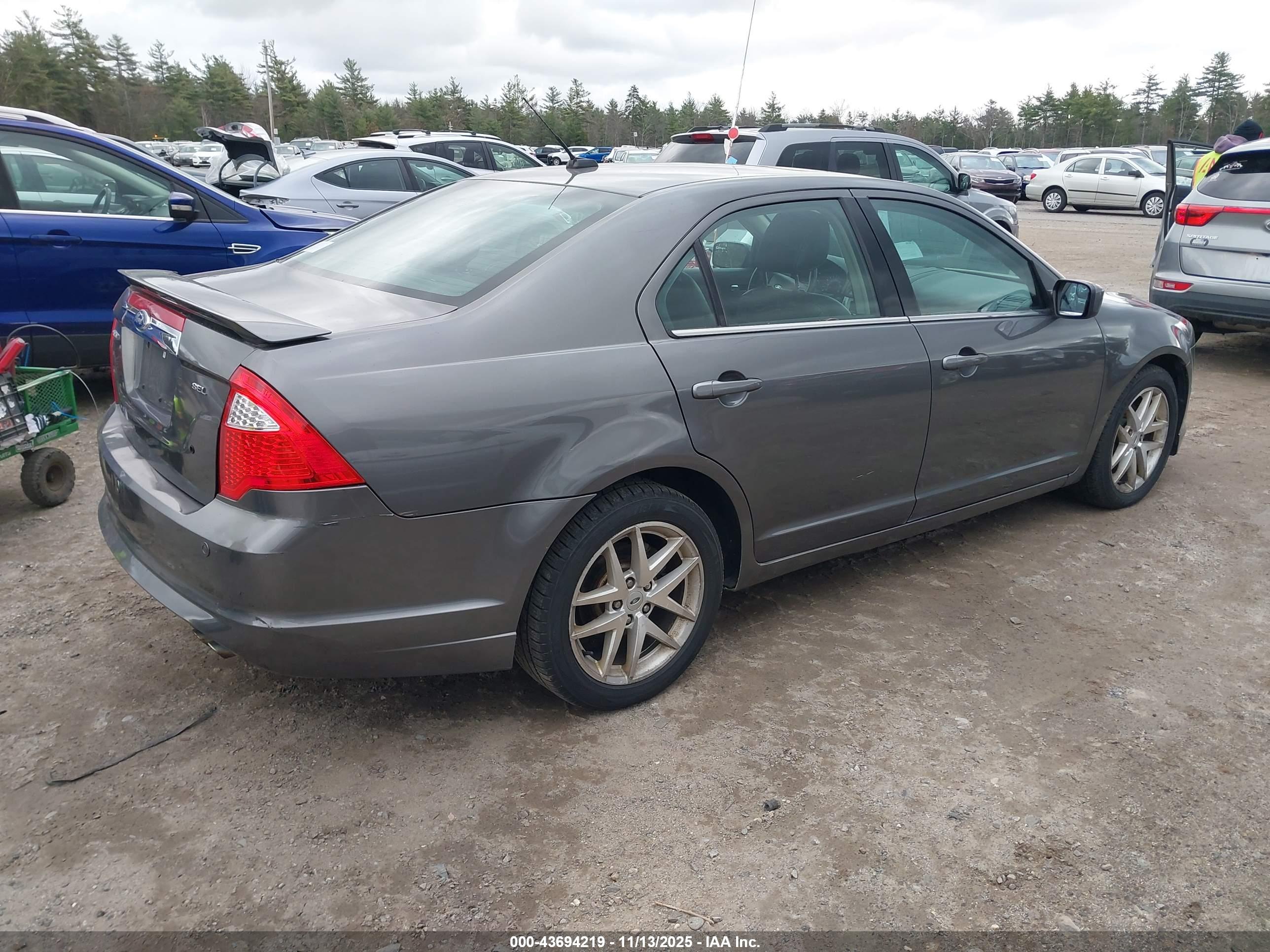 FORD FUSION image 4