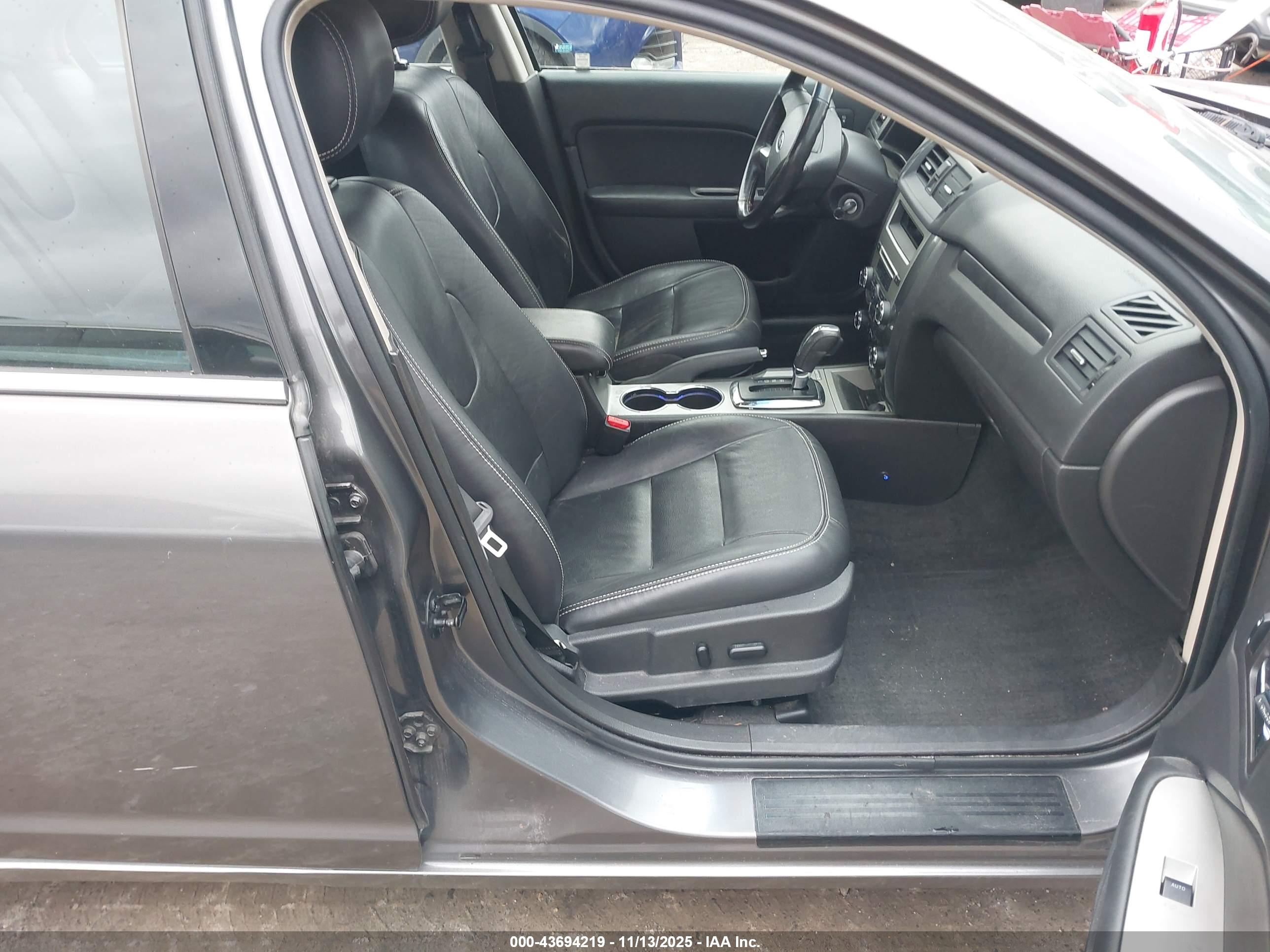 FORD FUSION image 5