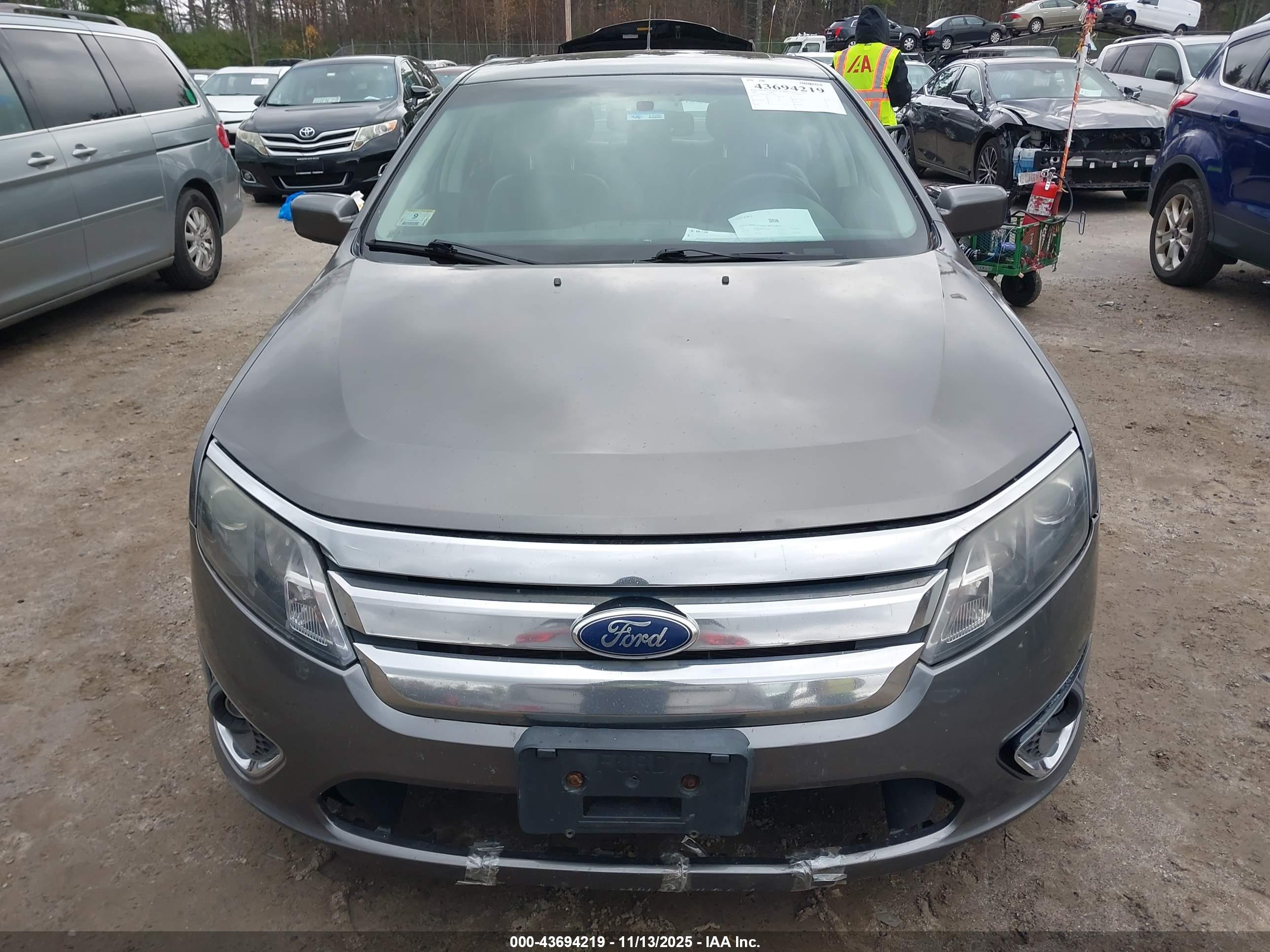 FORD FUSION image 6