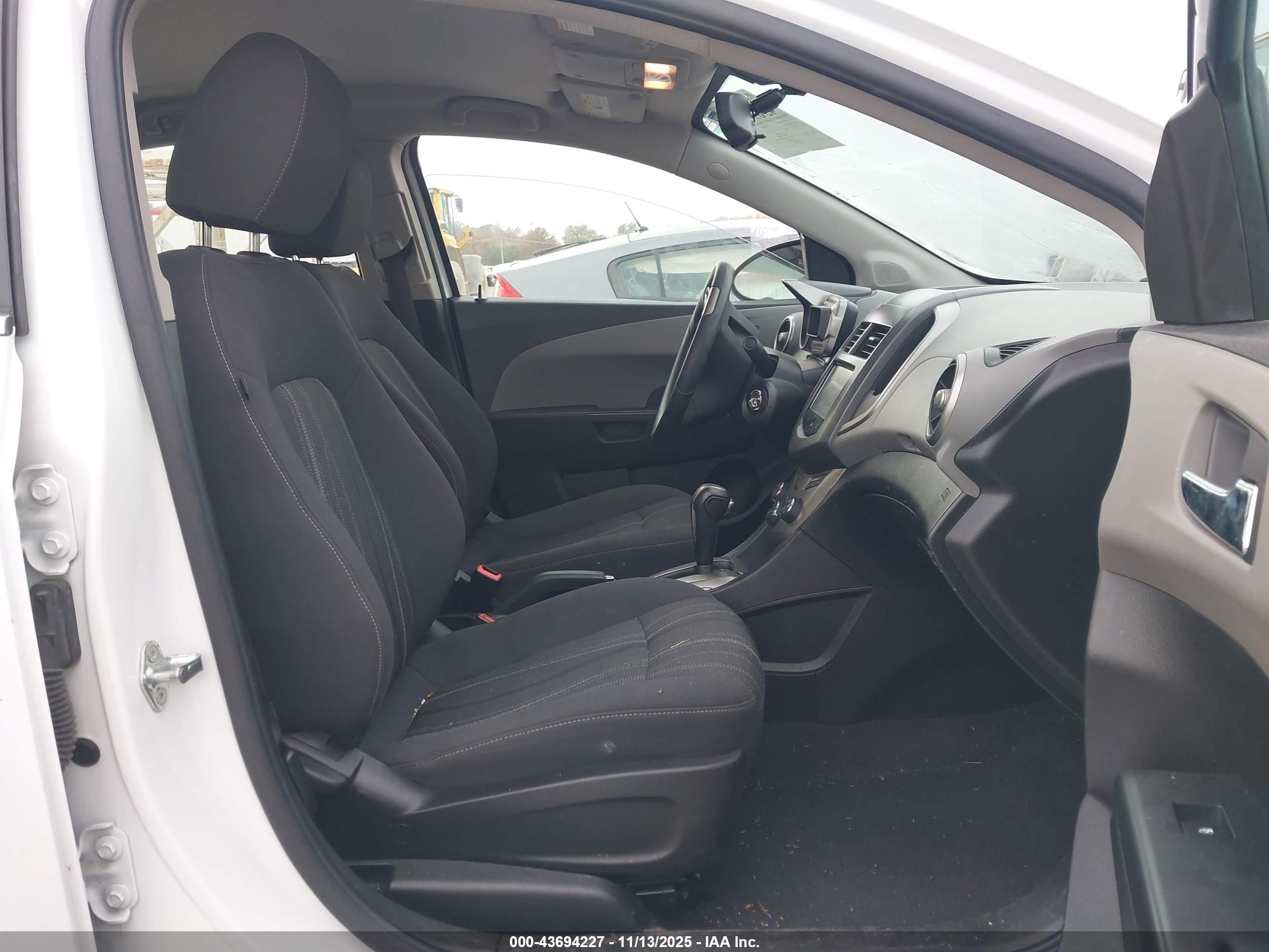 CHEVROLET SONIC image 5