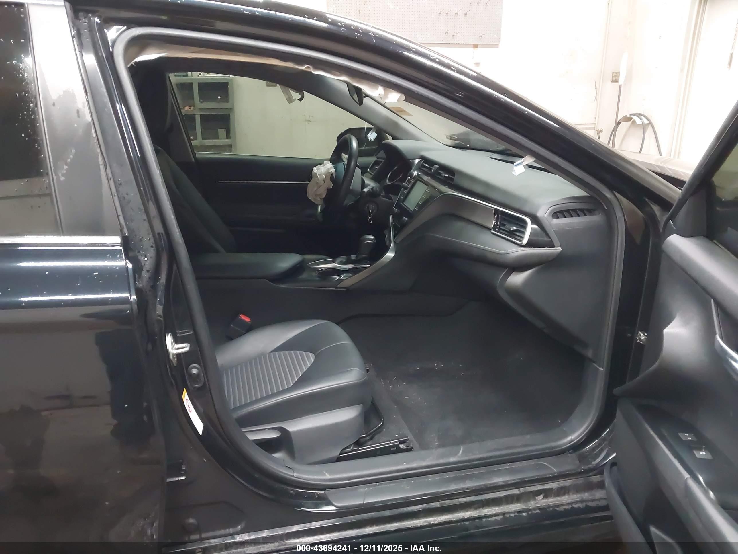 TOYOTA CAMRY image 5