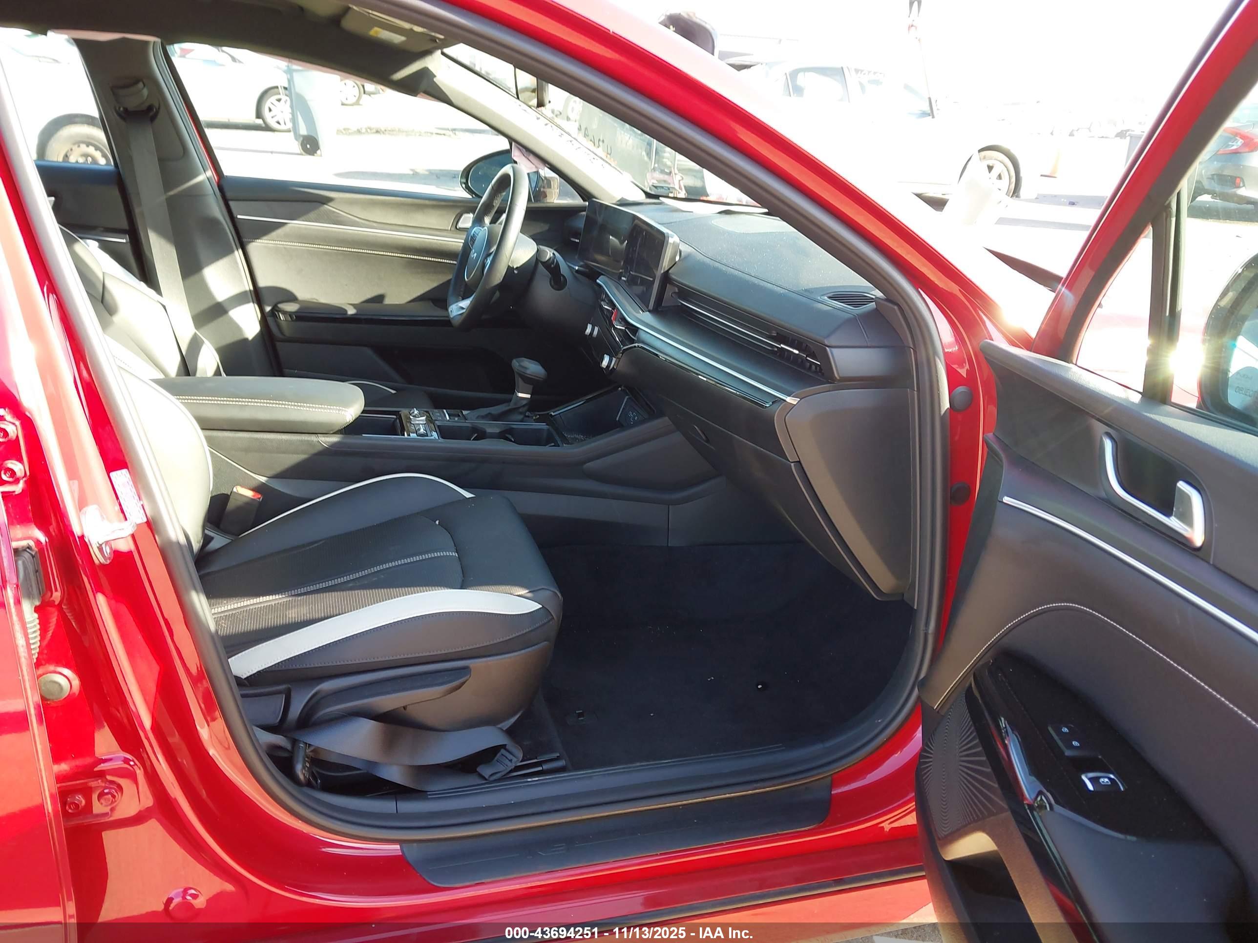 KIA K5 image 5