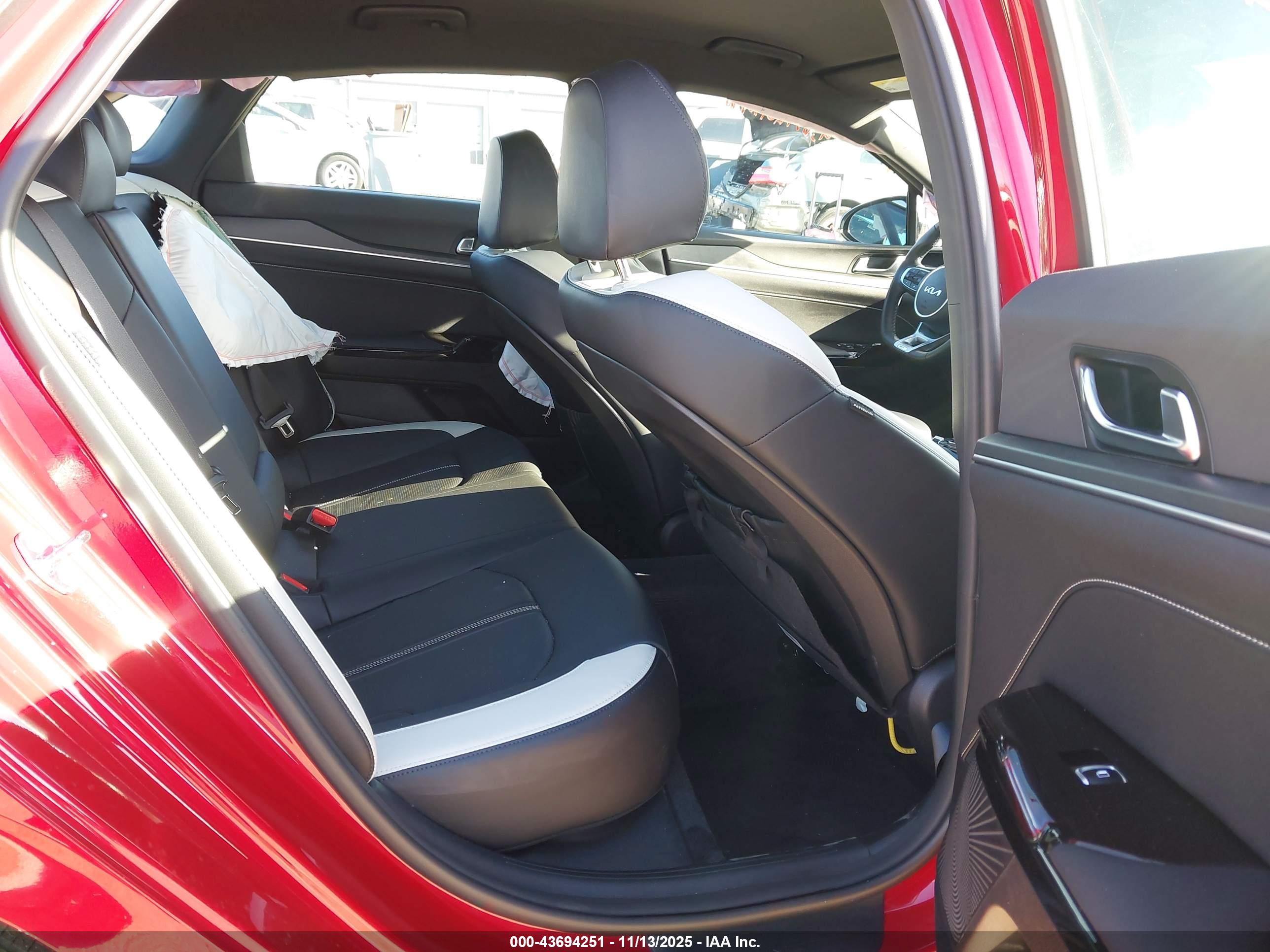 KIA K5 image 8