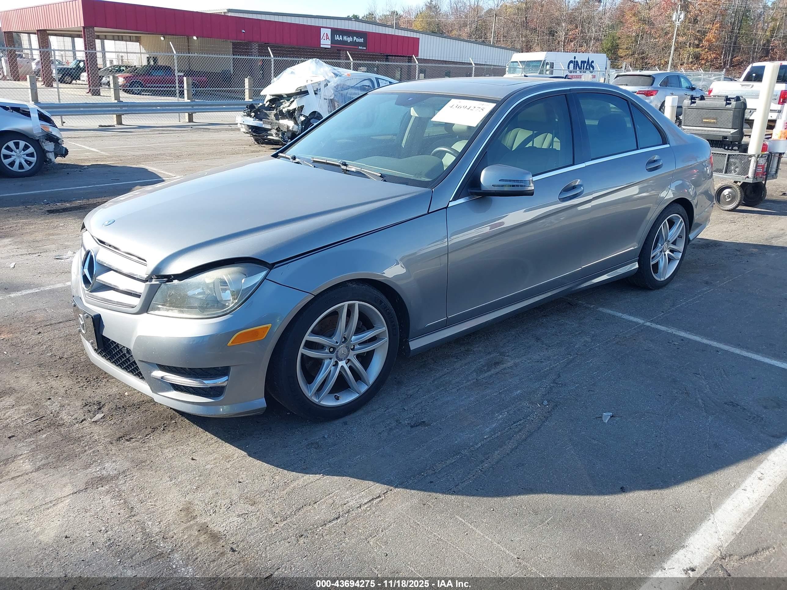 MERCEDES-BENZ C image 2