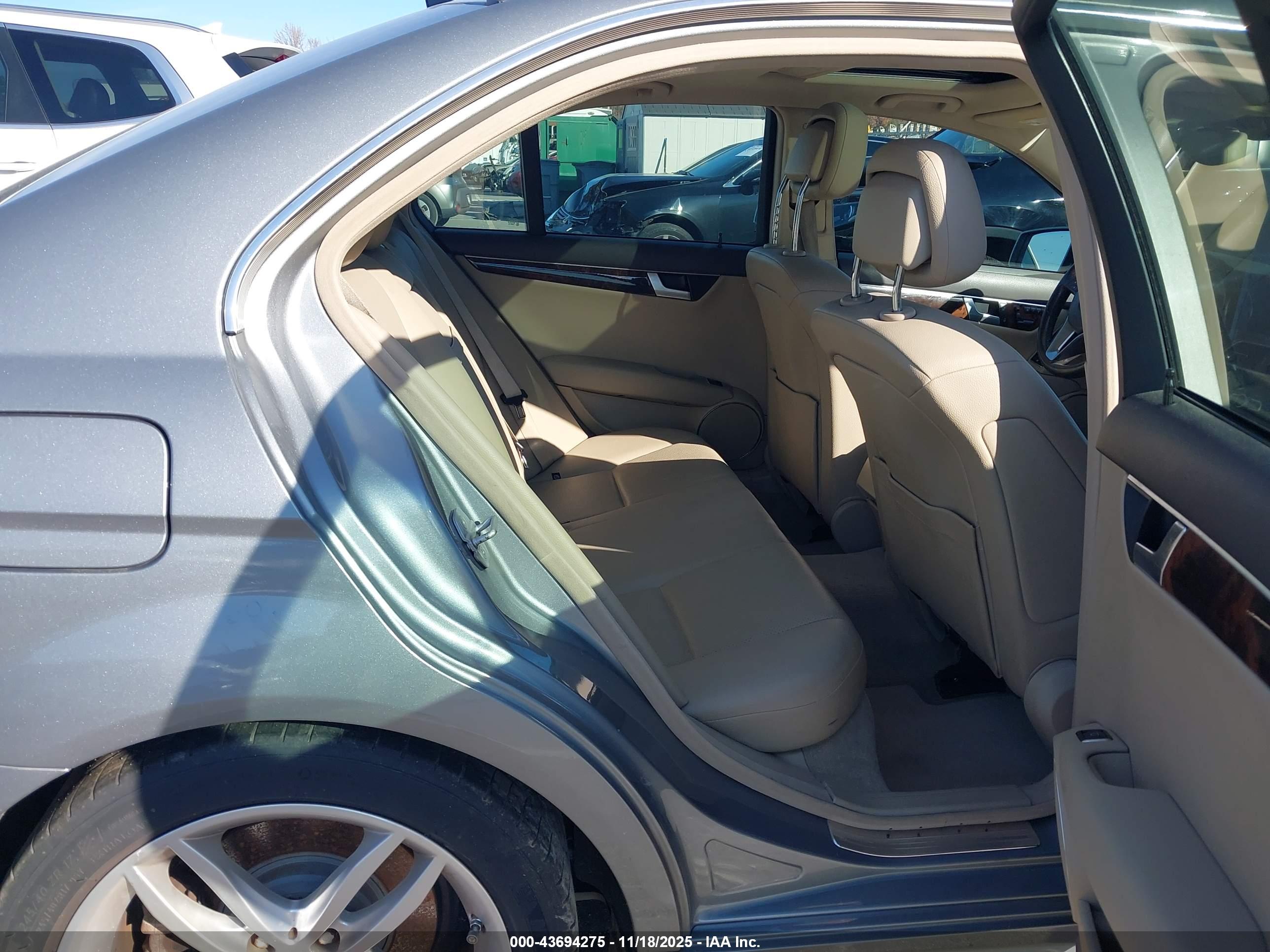 MERCEDES-BENZ C image 8