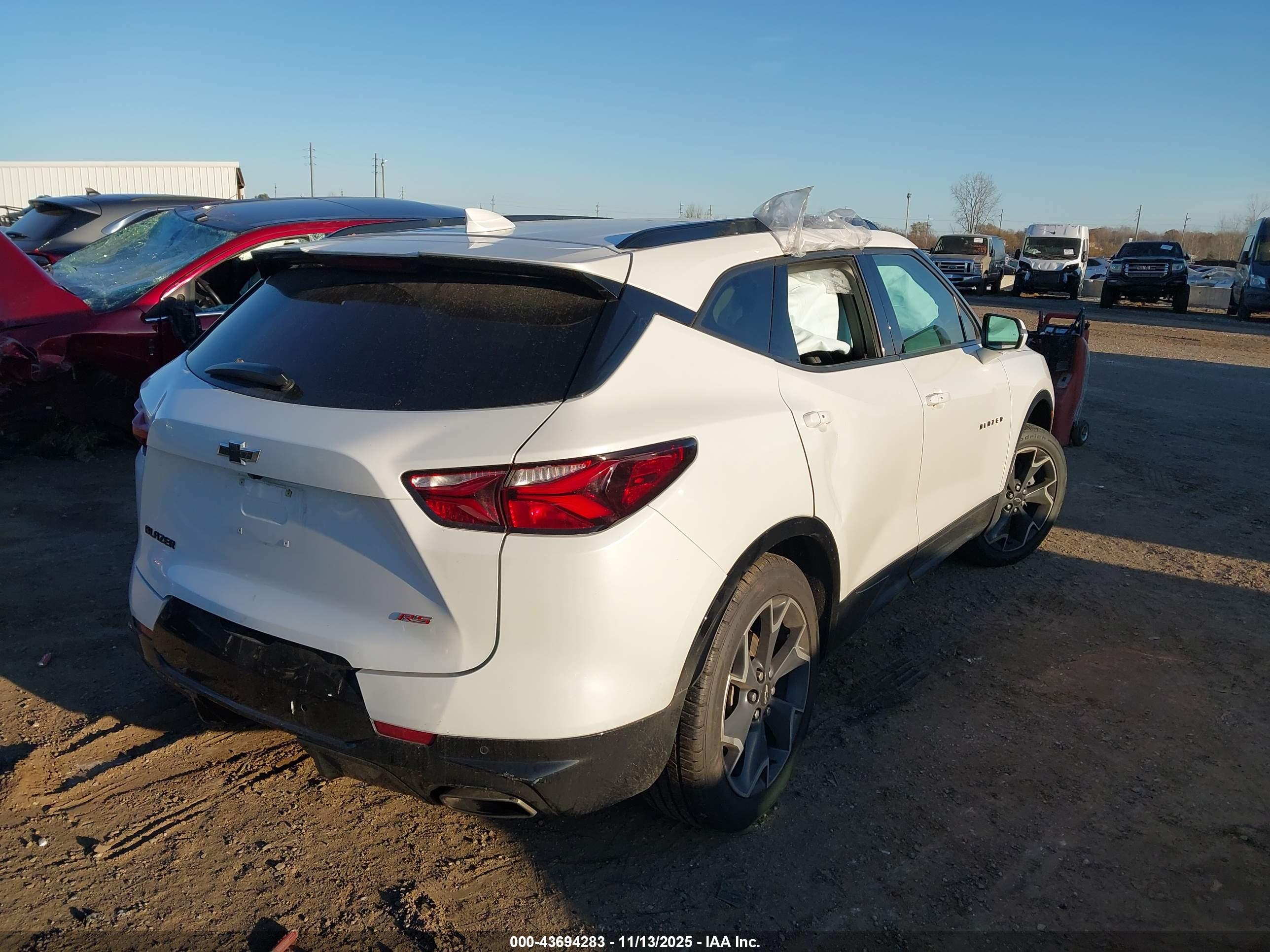 CHEVROLET BLAZER image 4