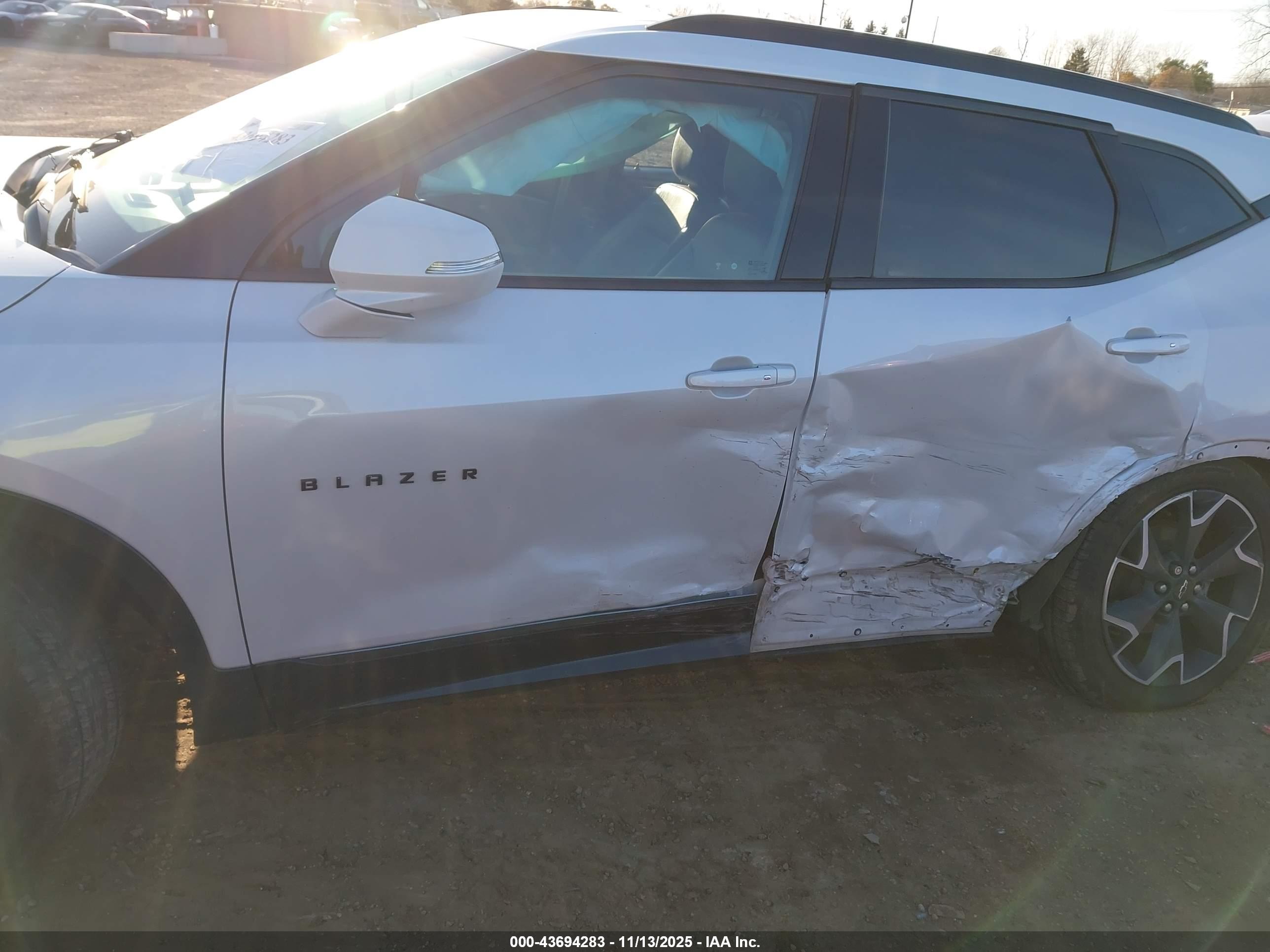 CHEVROLET BLAZER image 6