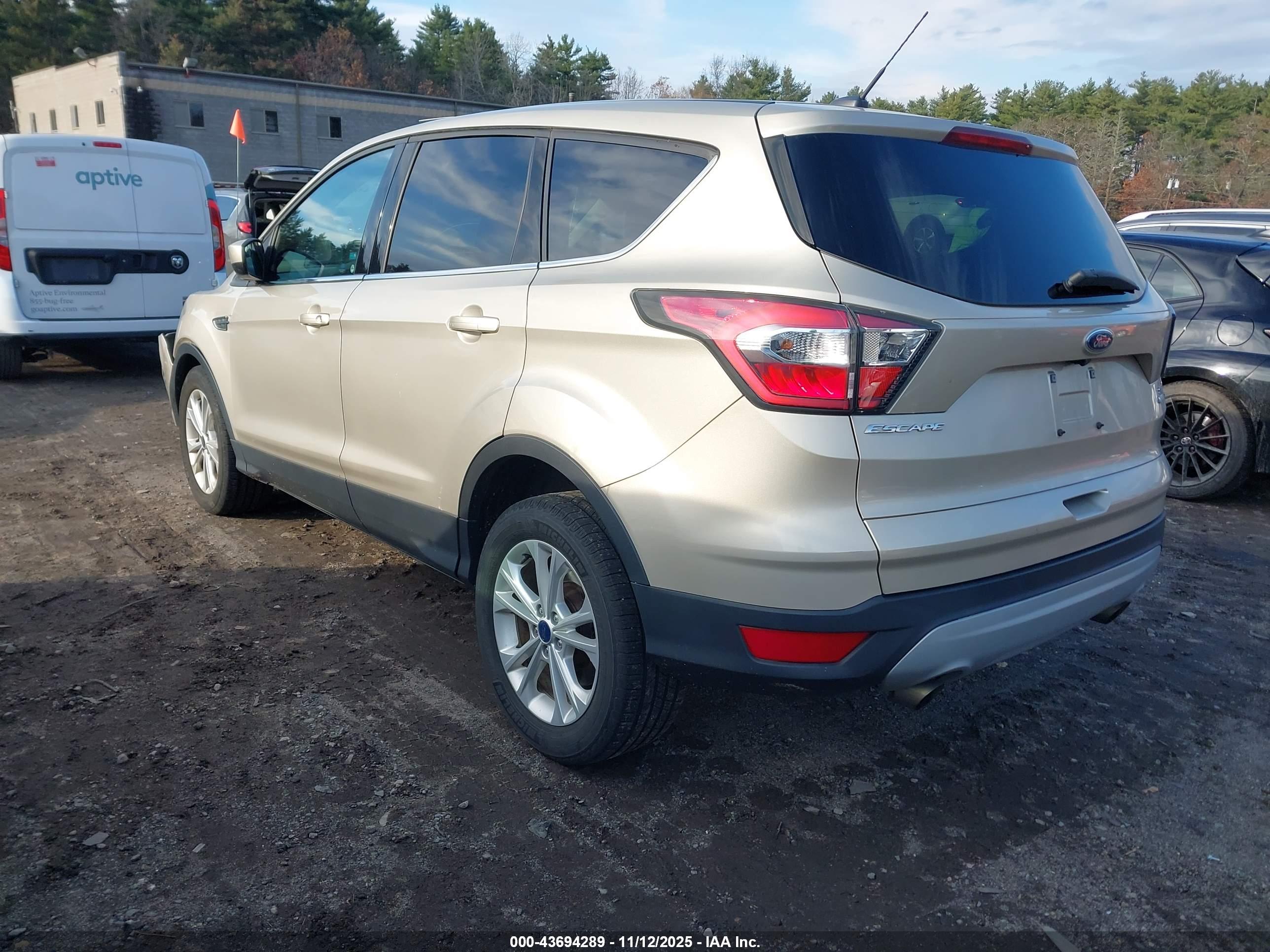 FORD ESCAPE image 3