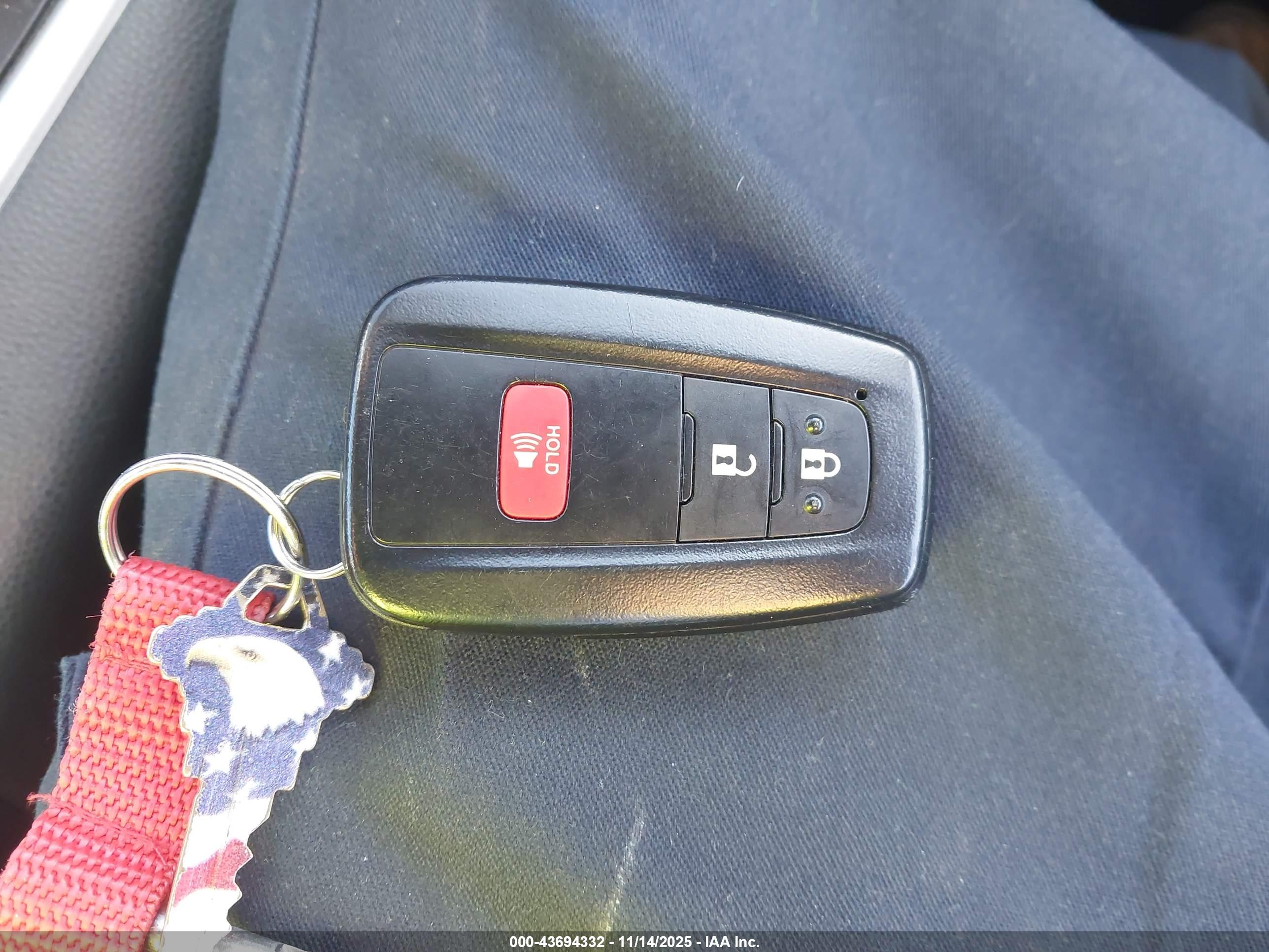 TOYOTA RAV4 image 11
