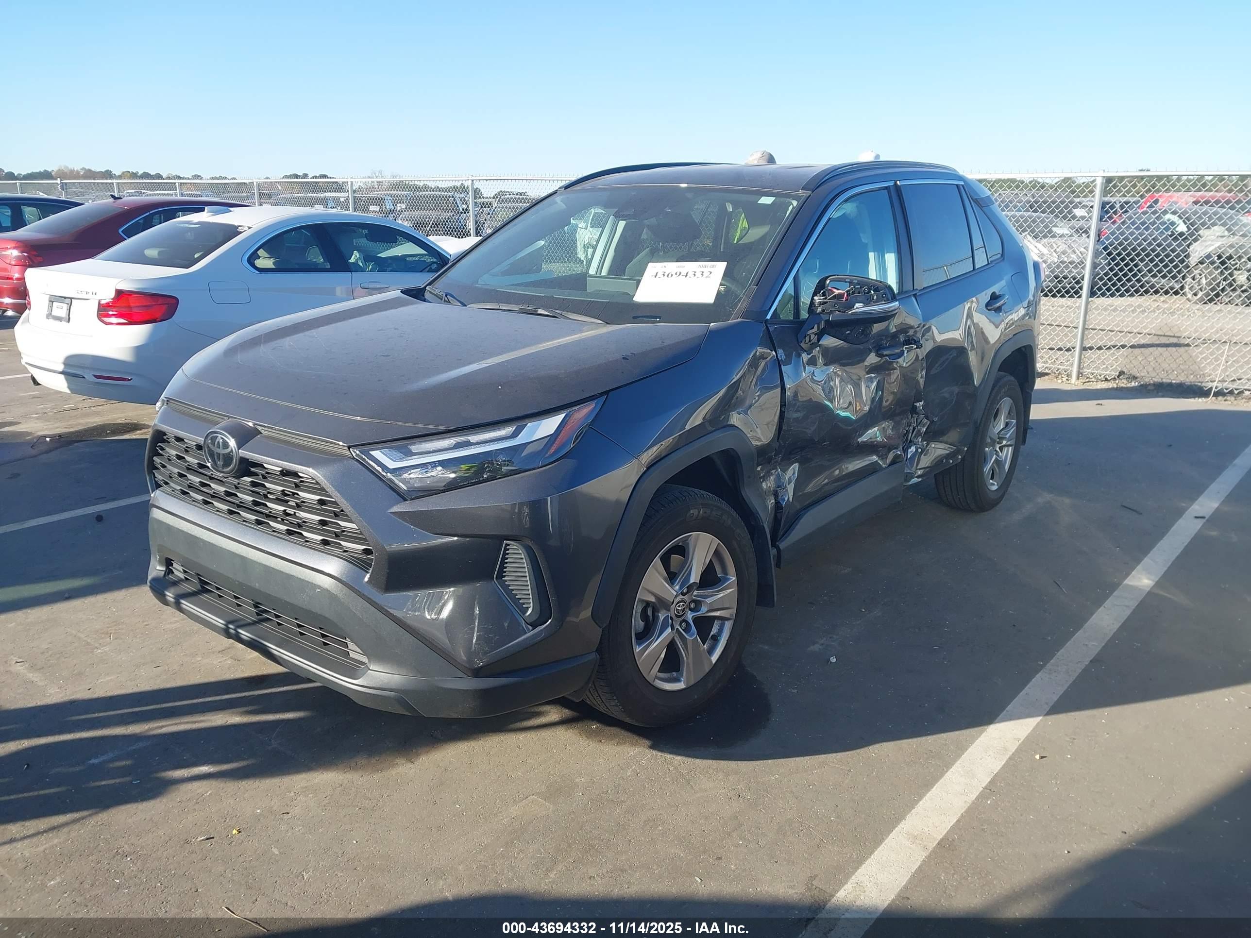 TOYOTA RAV4 image 2