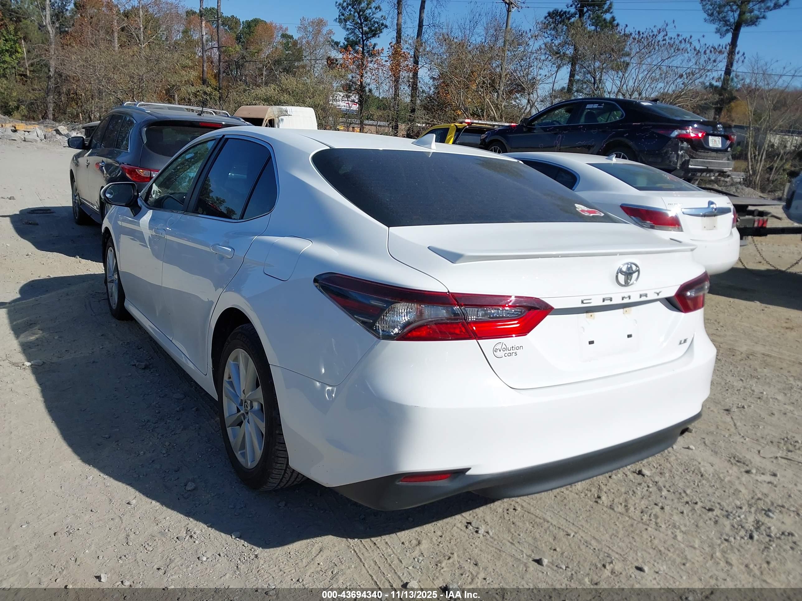TOYOTA CAMRY image 3