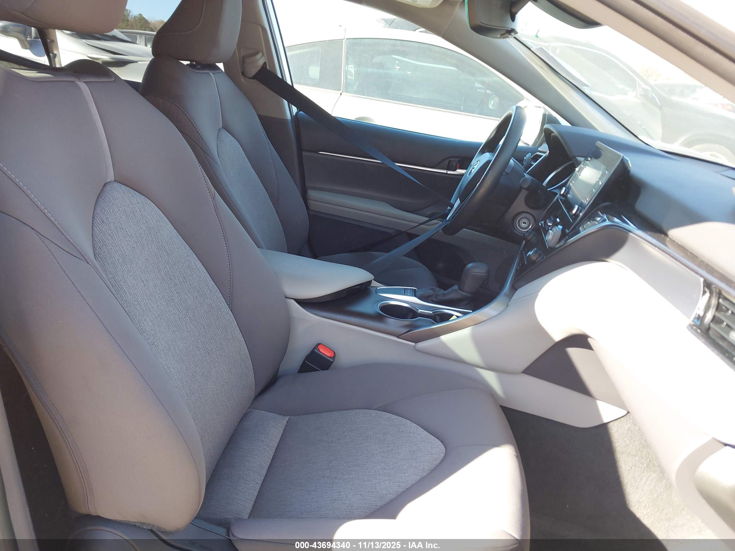 TOYOTA CAMRY image 5