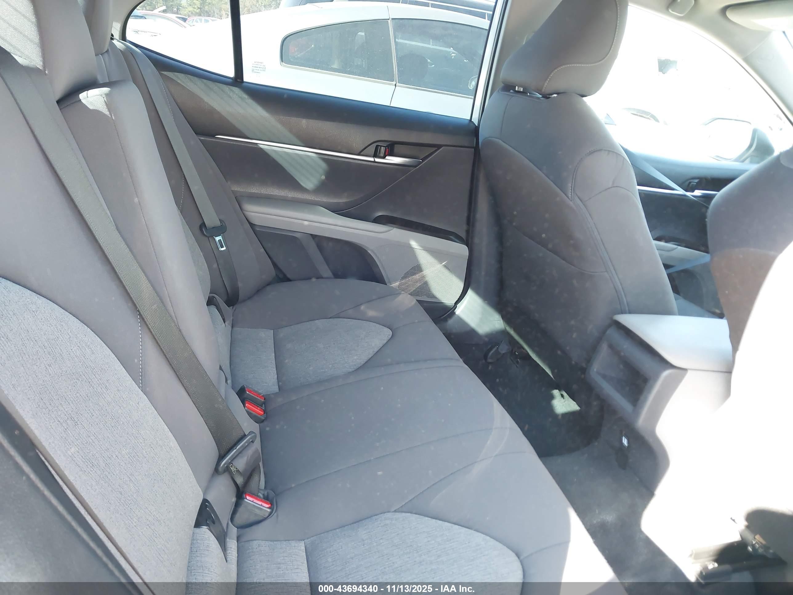TOYOTA CAMRY image 8