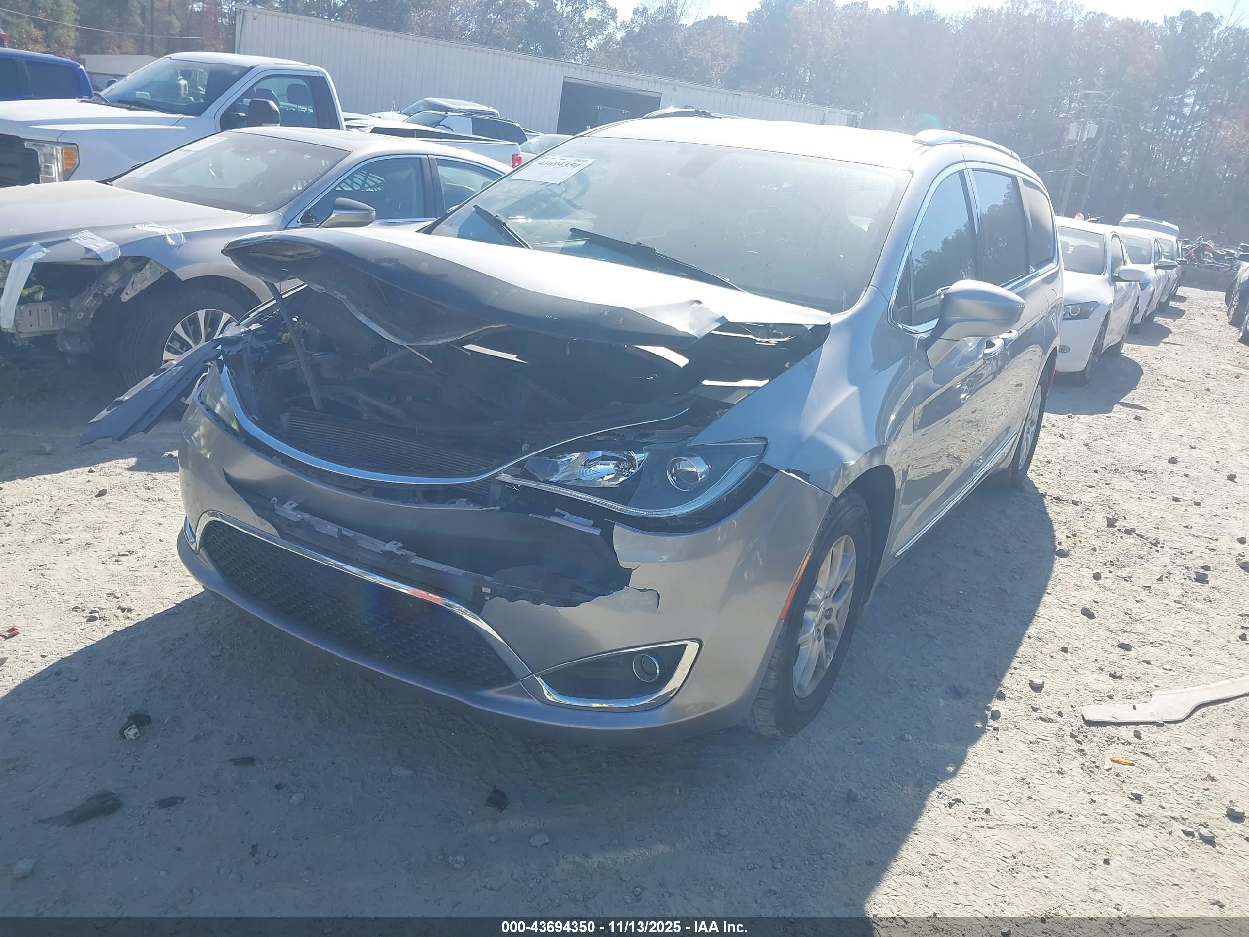 CHRYSLER PACIFICA image 2