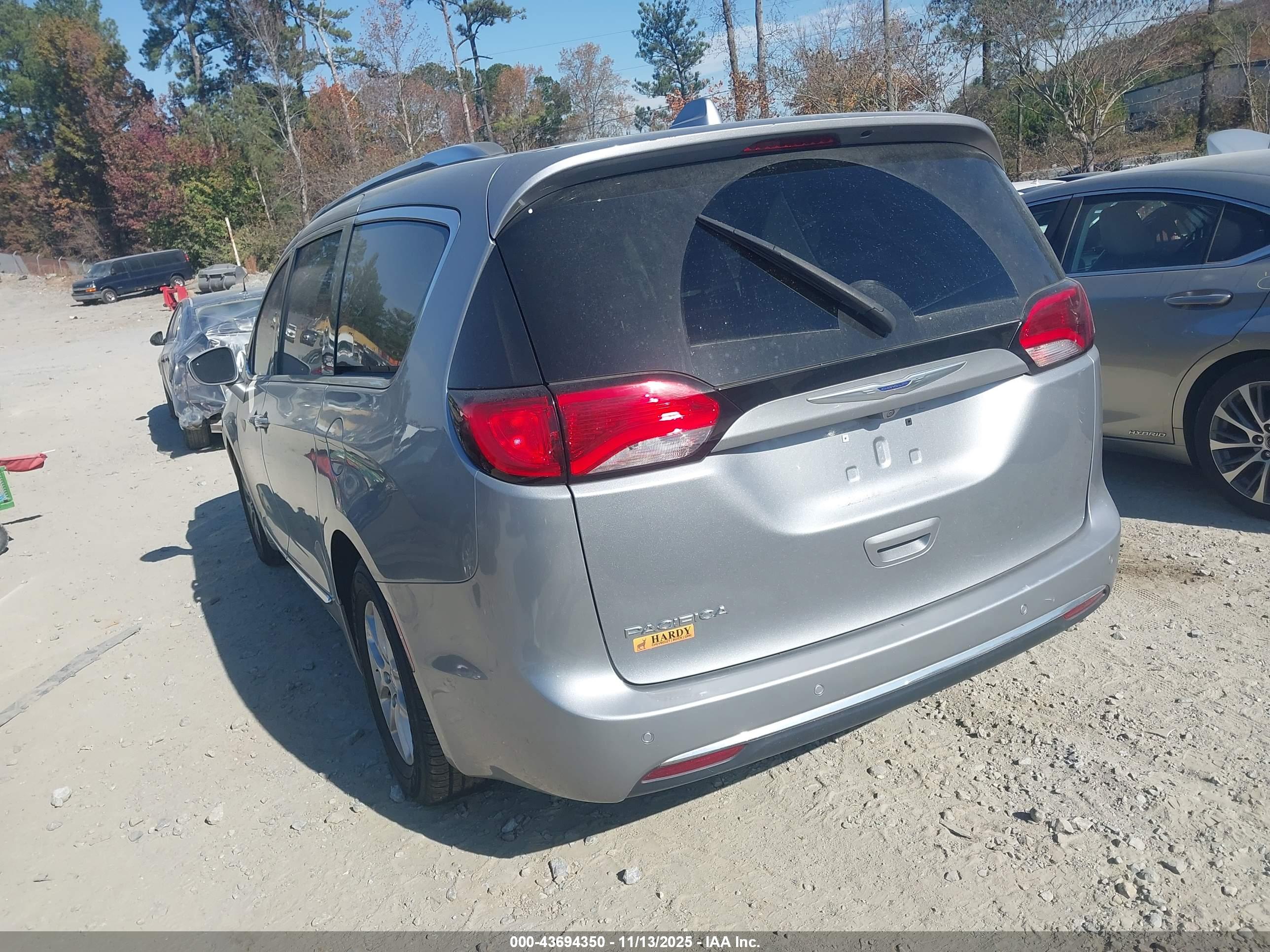 CHRYSLER PACIFICA image 3