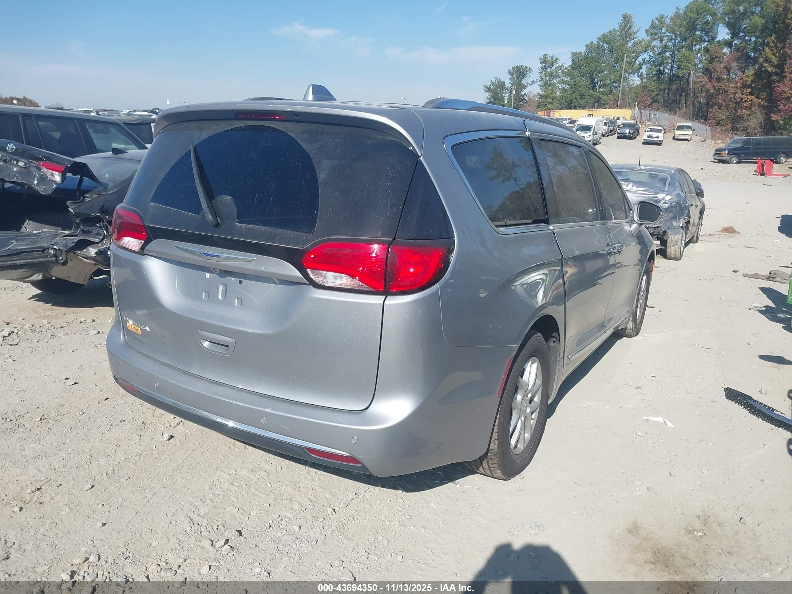 CHRYSLER PACIFICA image 4