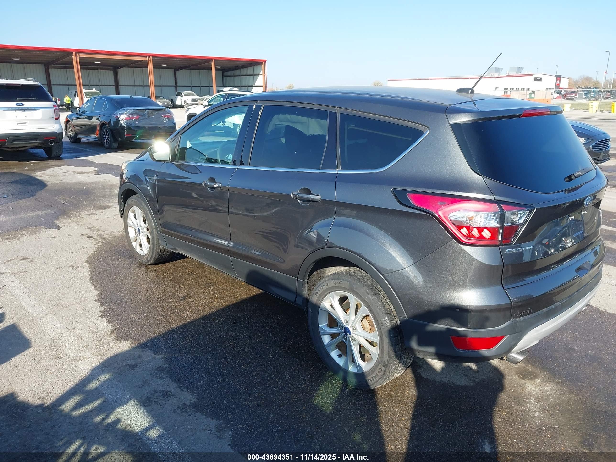 FORD ESCAPE image 3