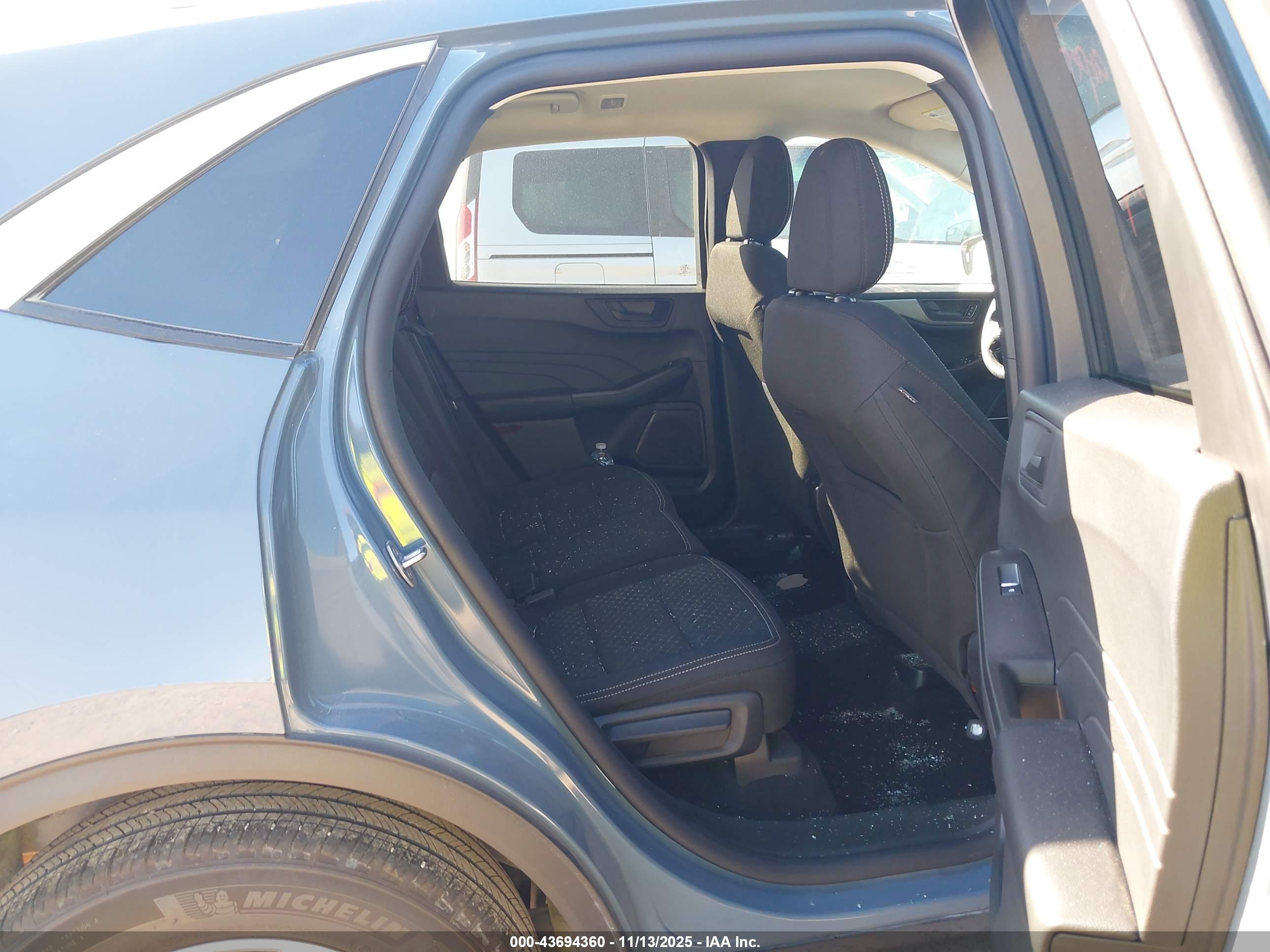 FORD ESCAPE image 8