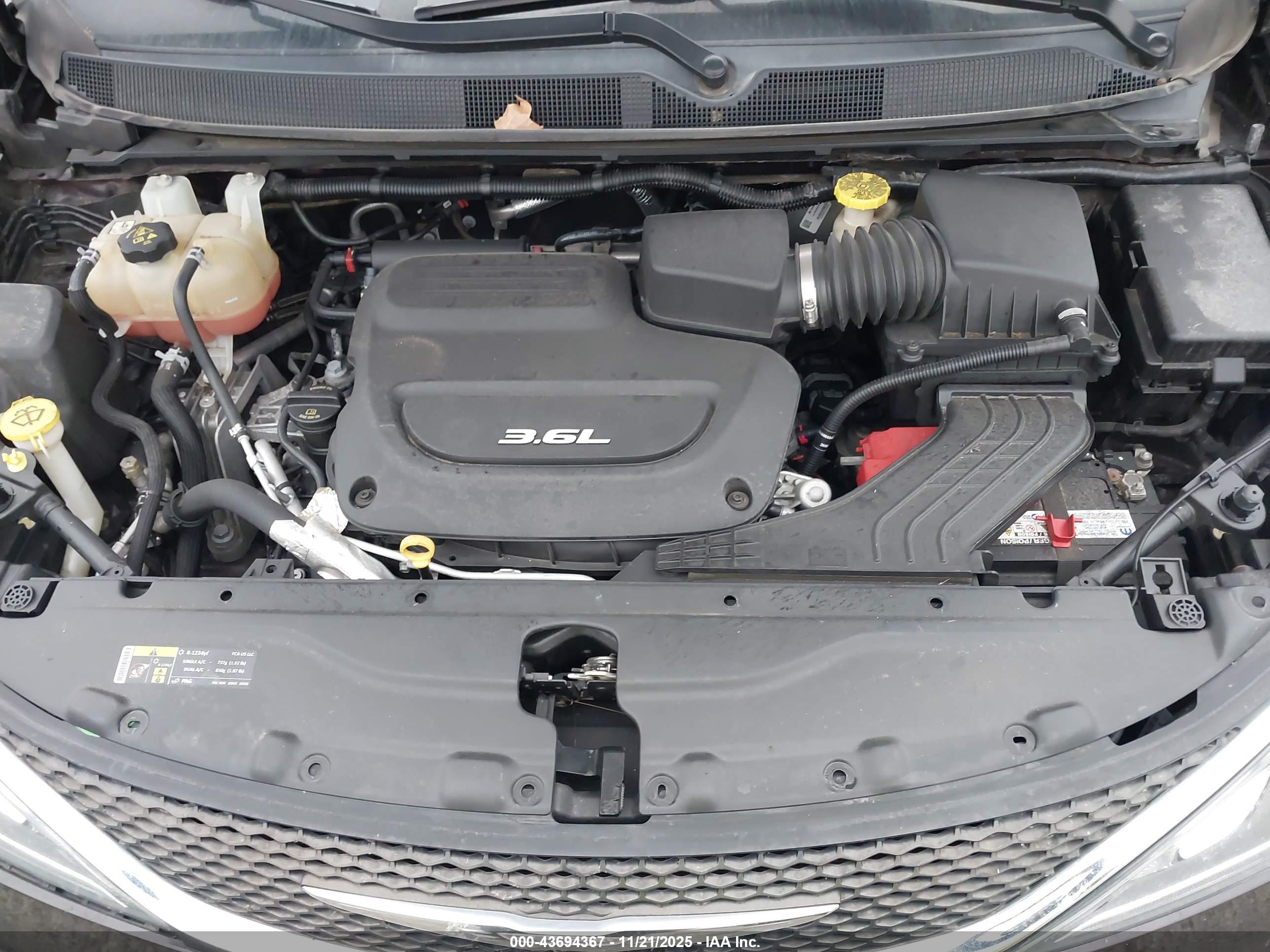 CHRYSLER PACIFICA image 10