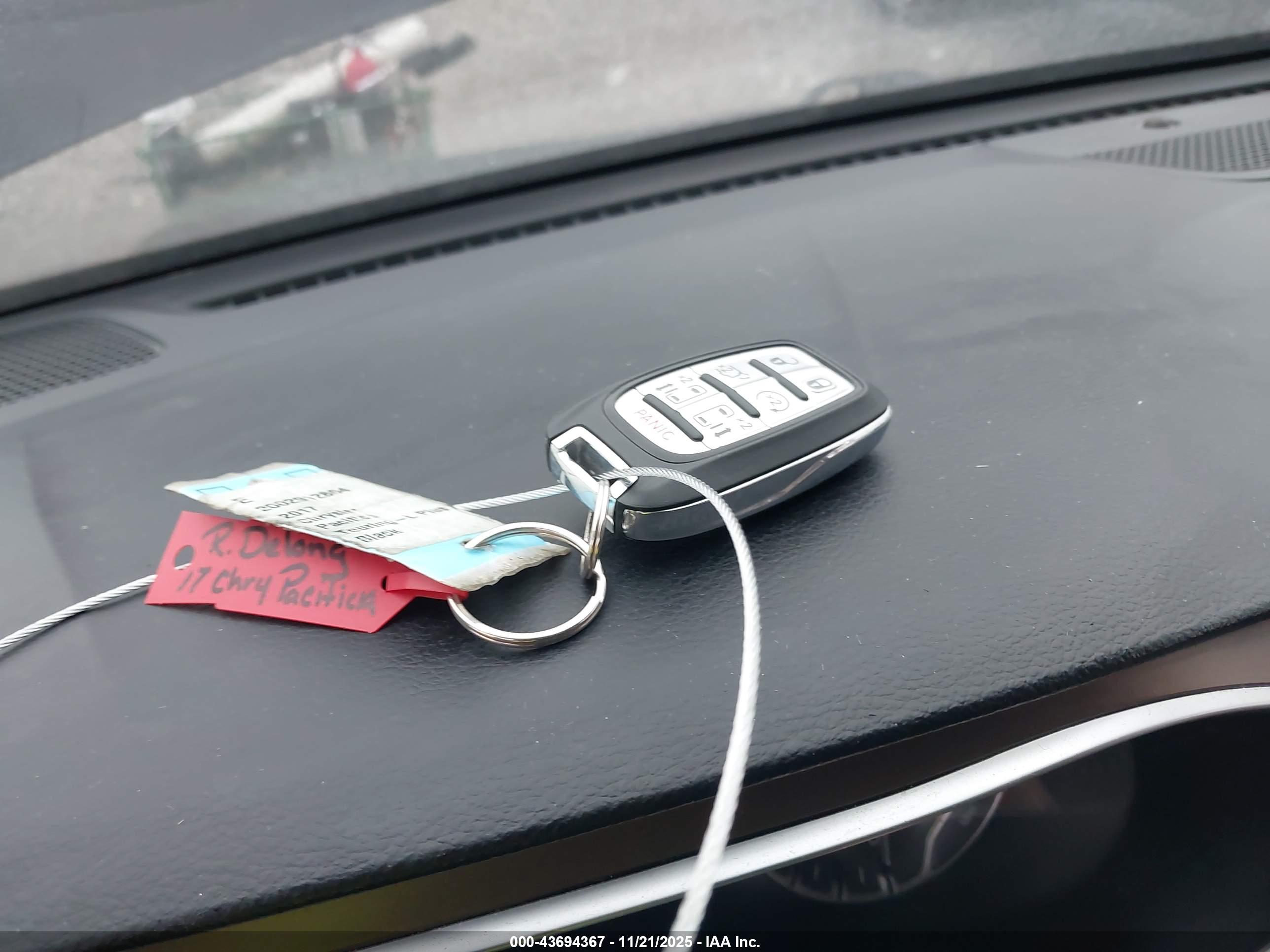 CHRYSLER PACIFICA image 11