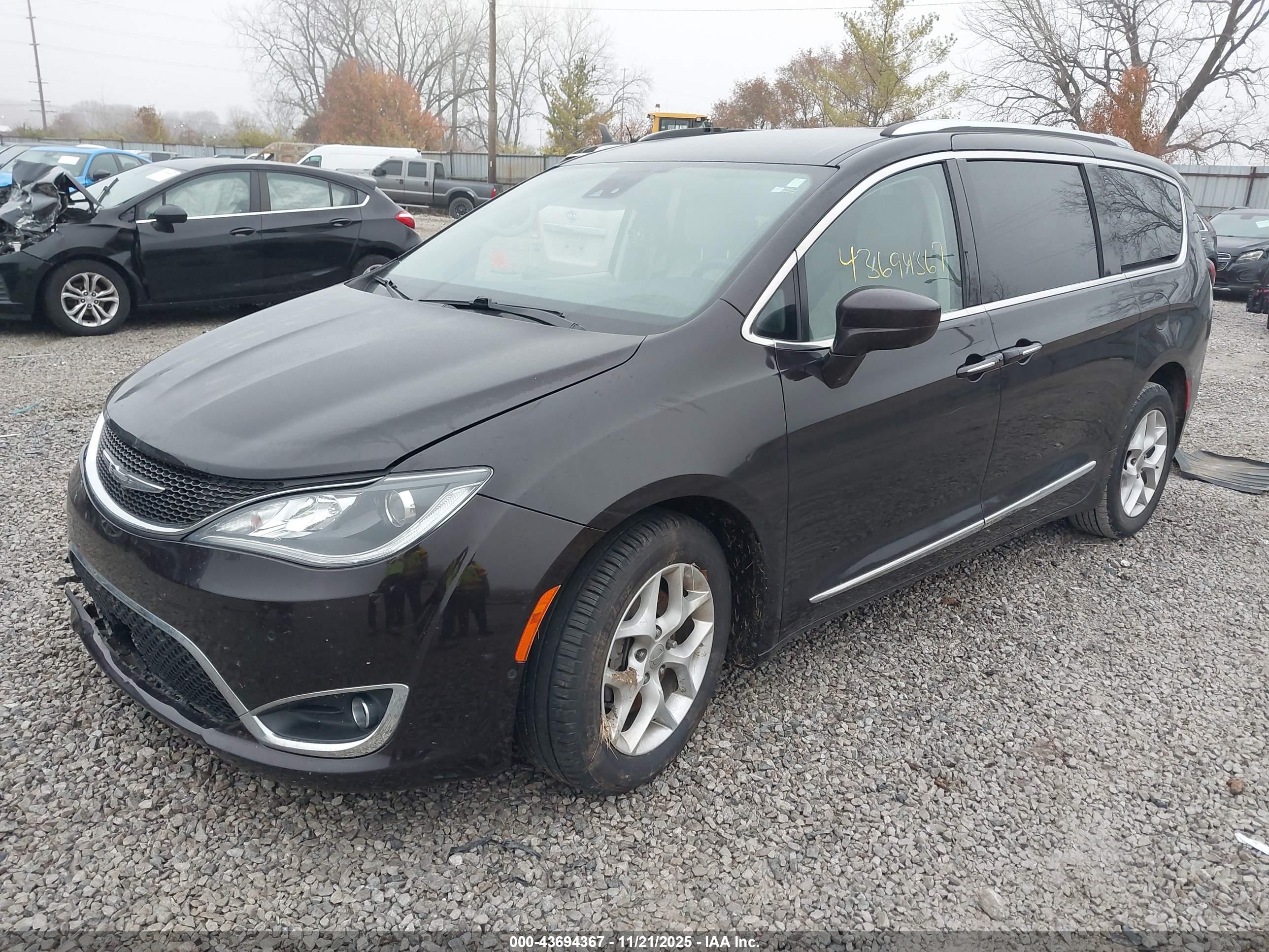 CHRYSLER PACIFICA image 2