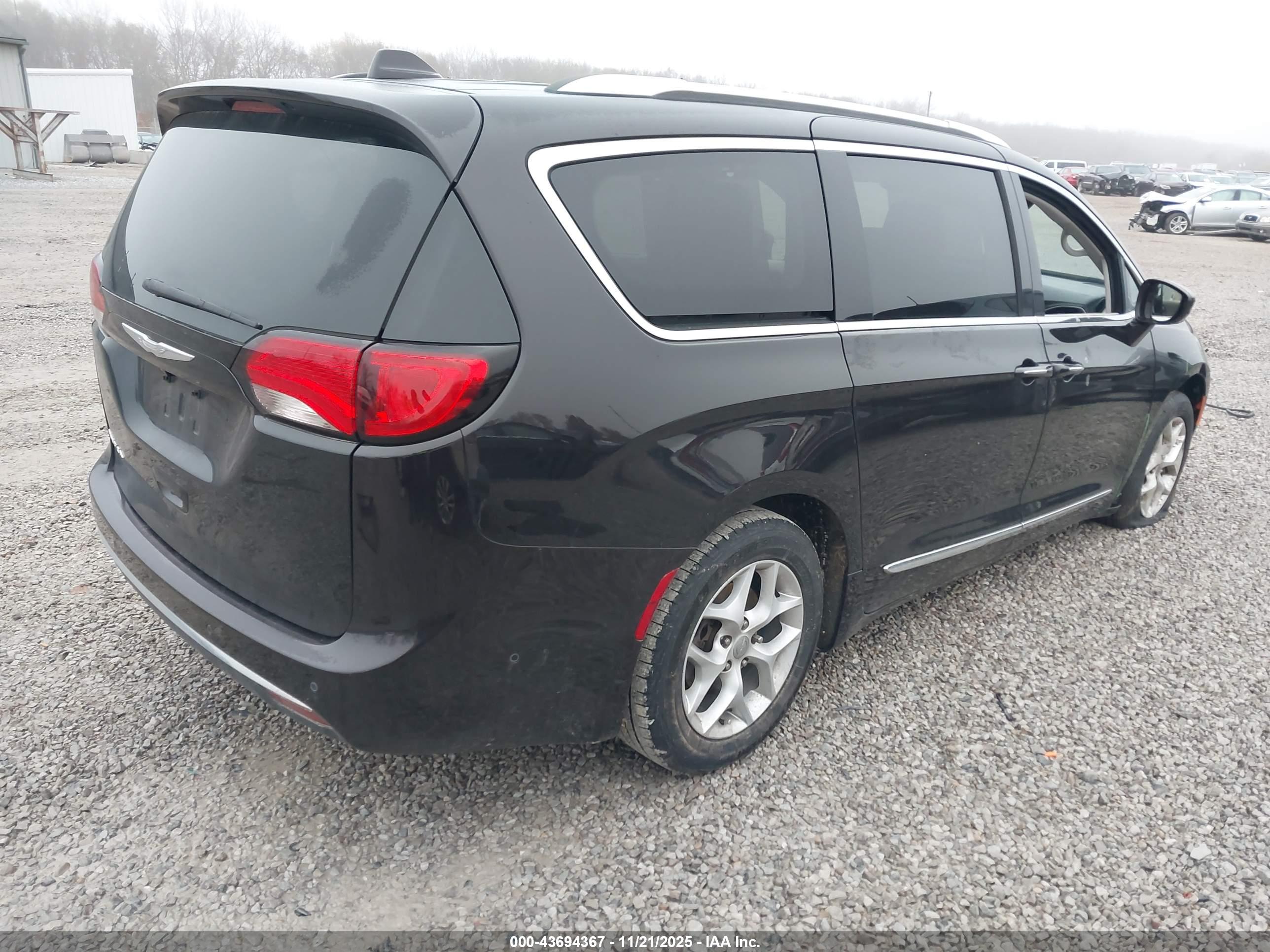 CHRYSLER PACIFICA image 4