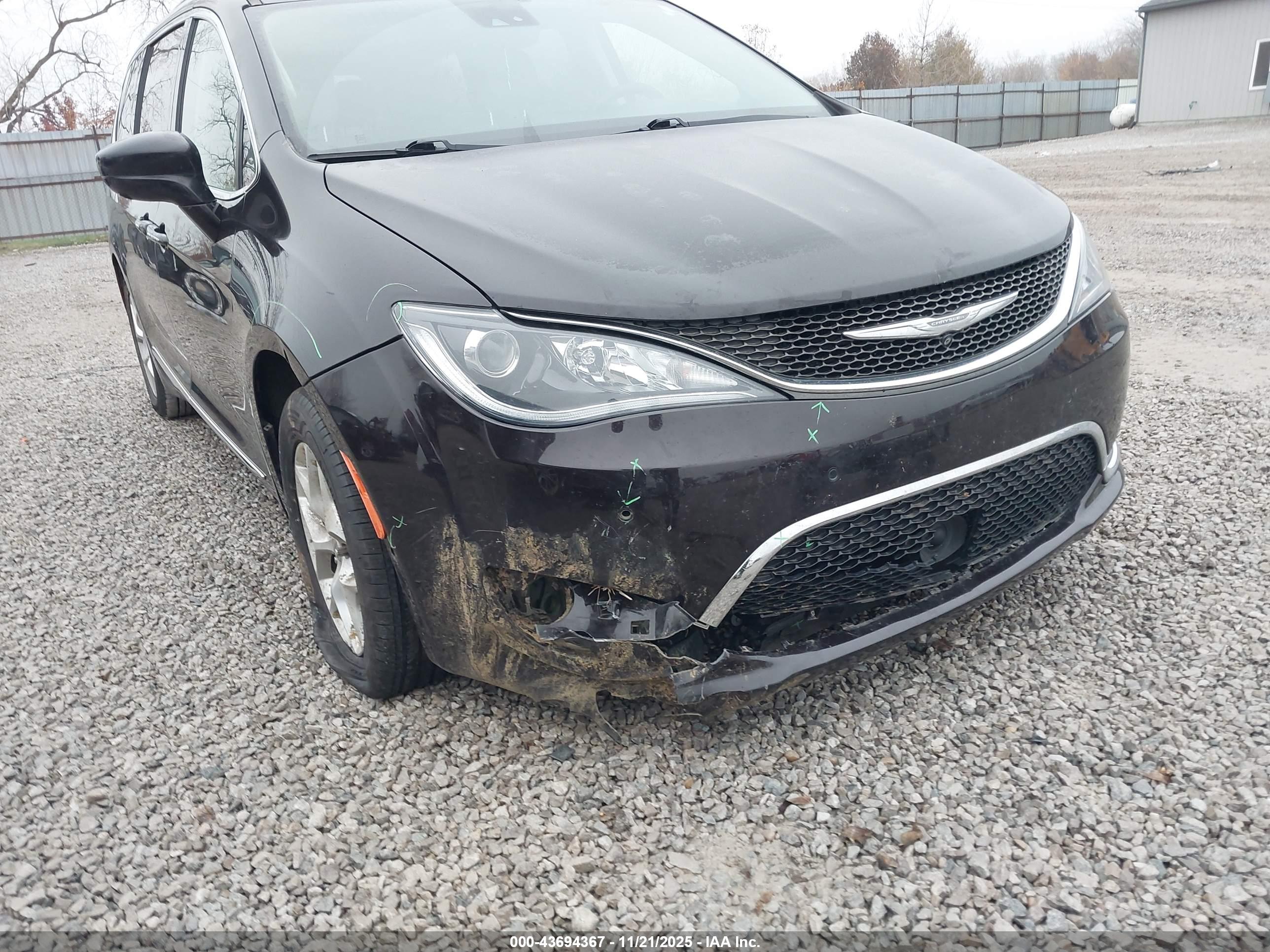 CHRYSLER PACIFICA image 6