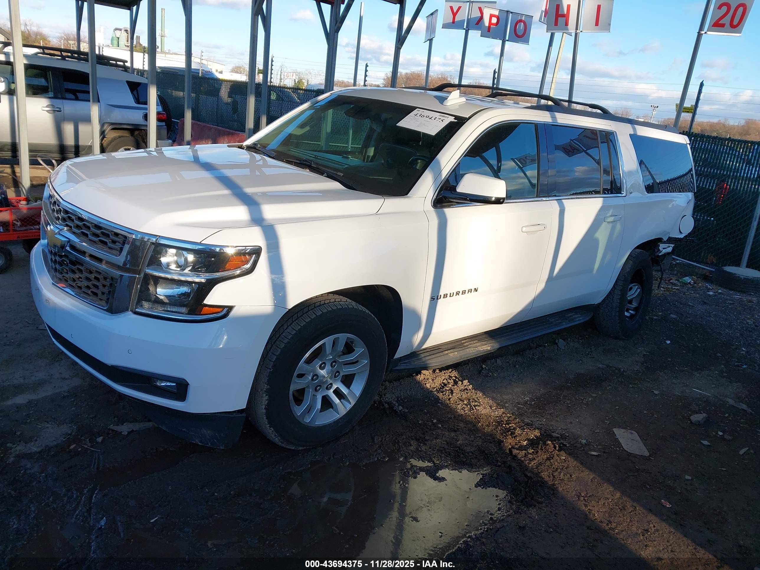 CHEVROLET SUBURBAN image 2