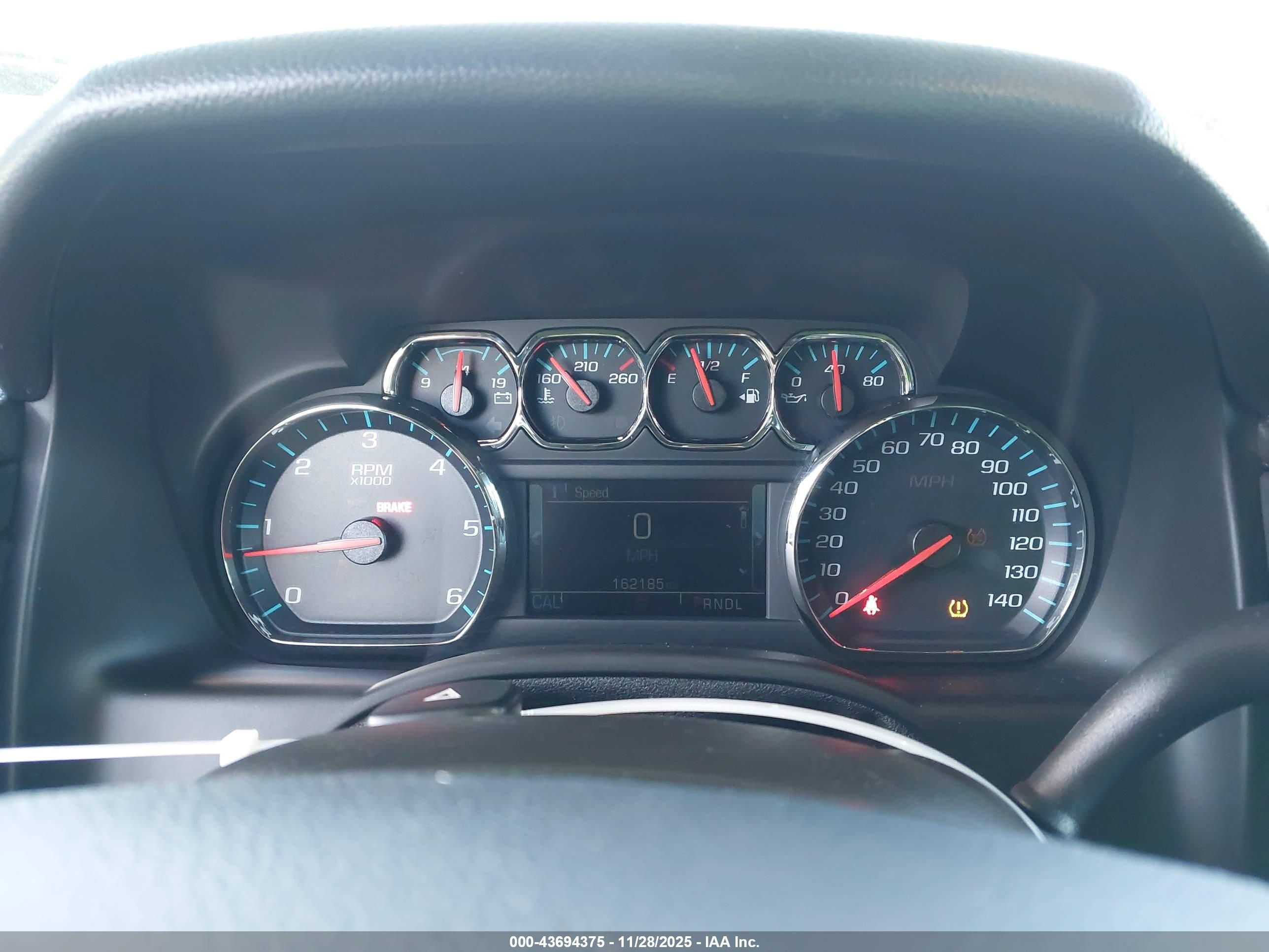 CHEVROLET SUBURBAN image 7