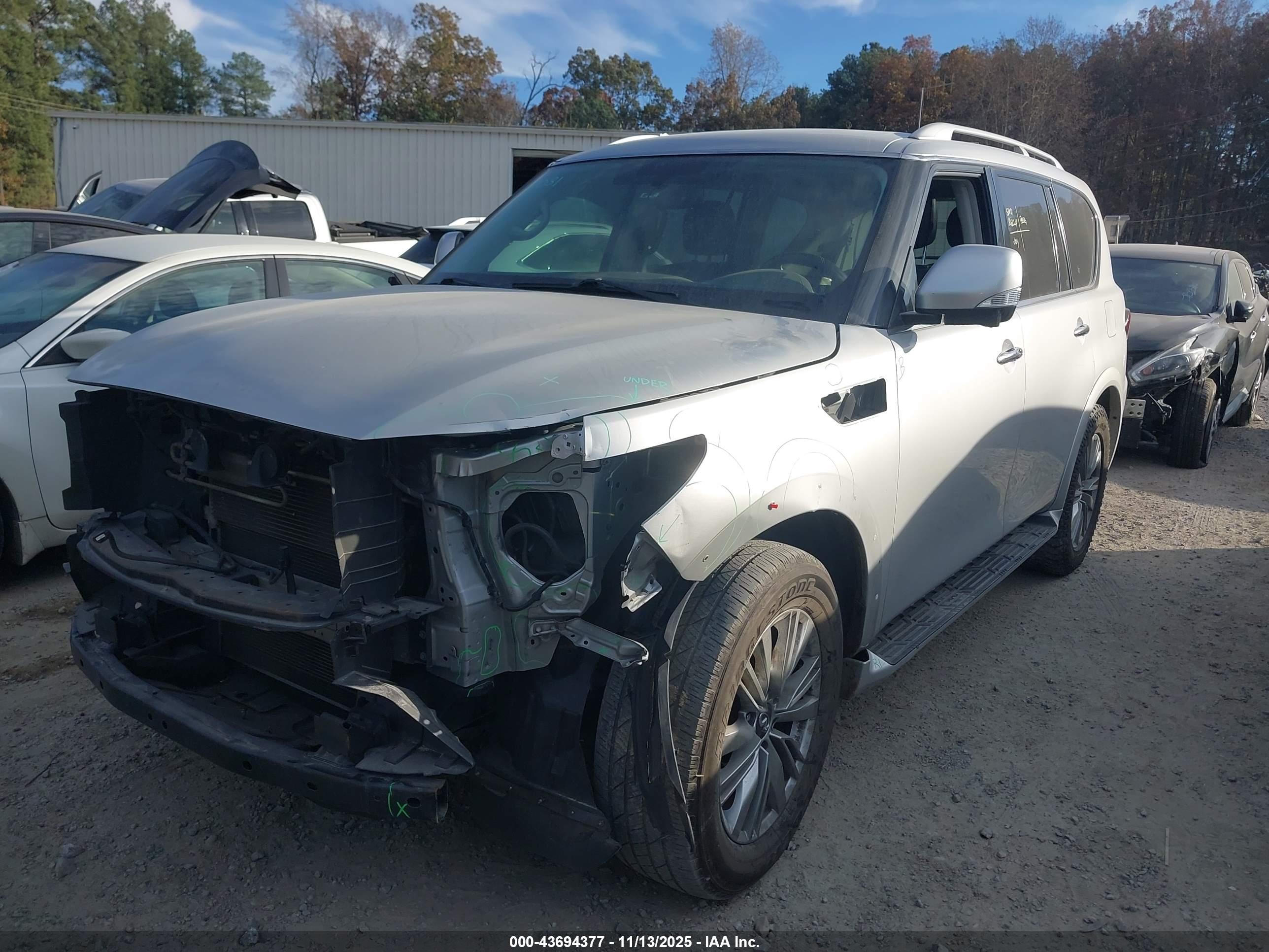 INFINITI QX80 image 2