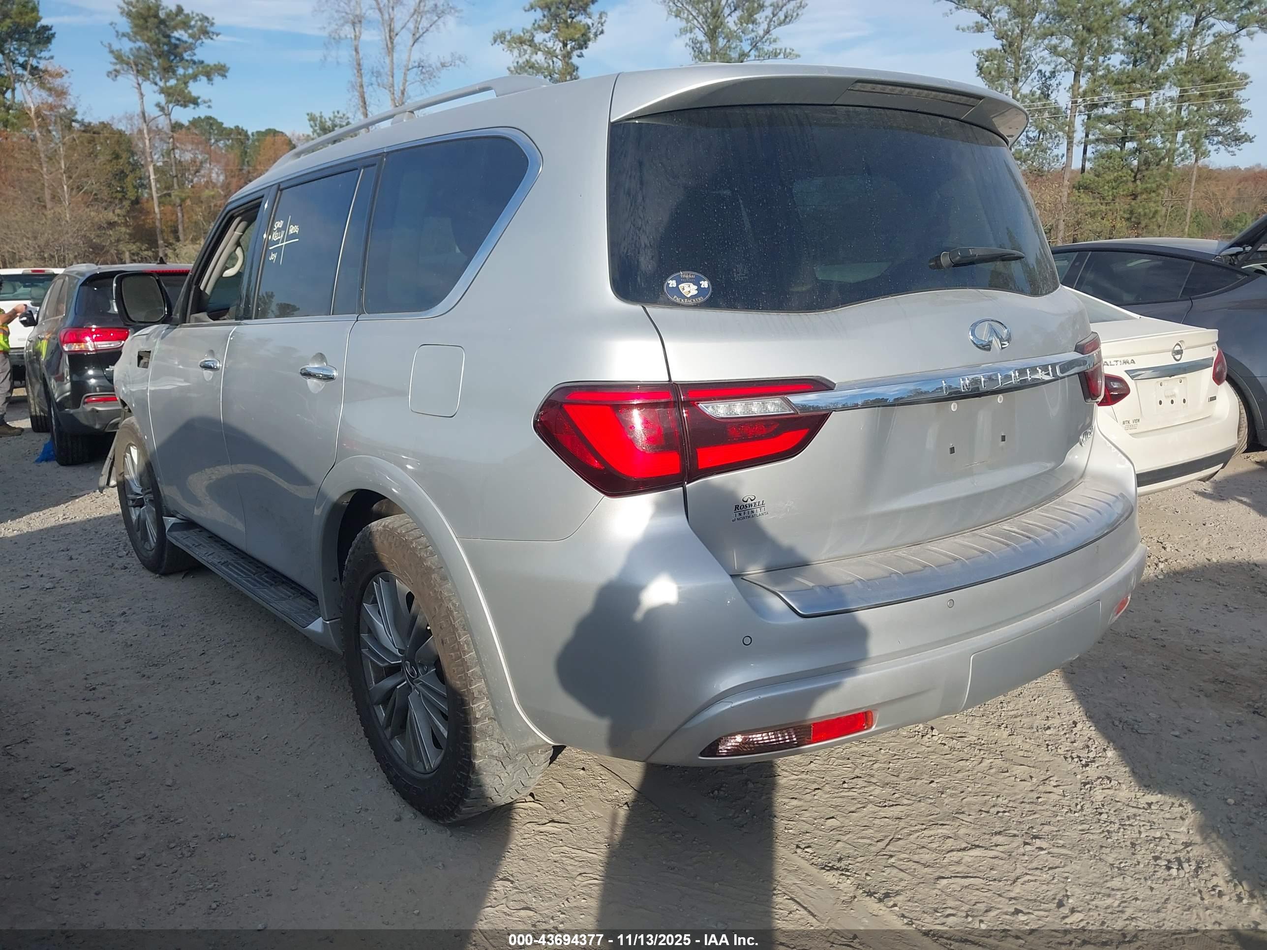 INFINITI QX80 image 3