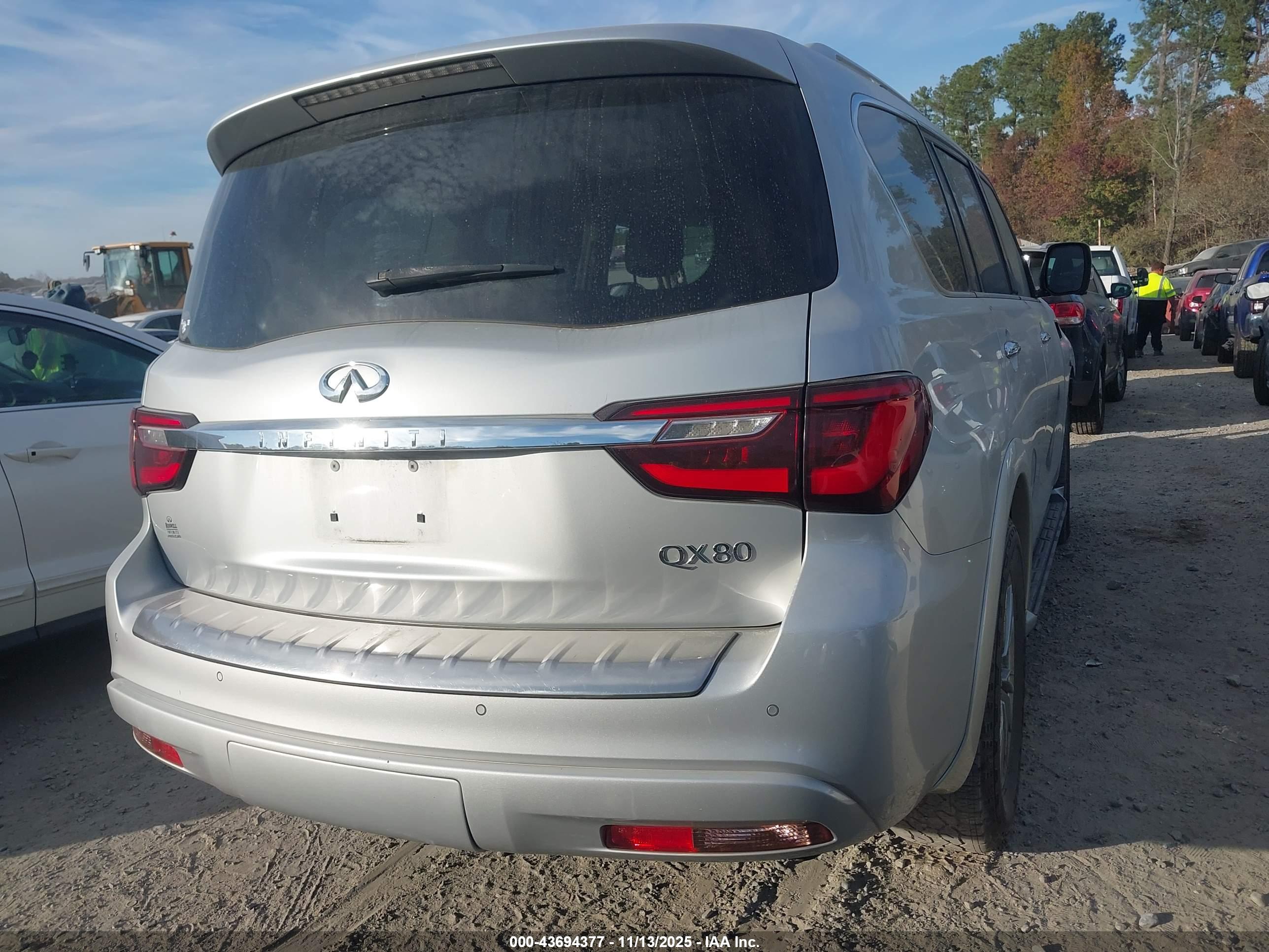 INFINITI QX80 image 4