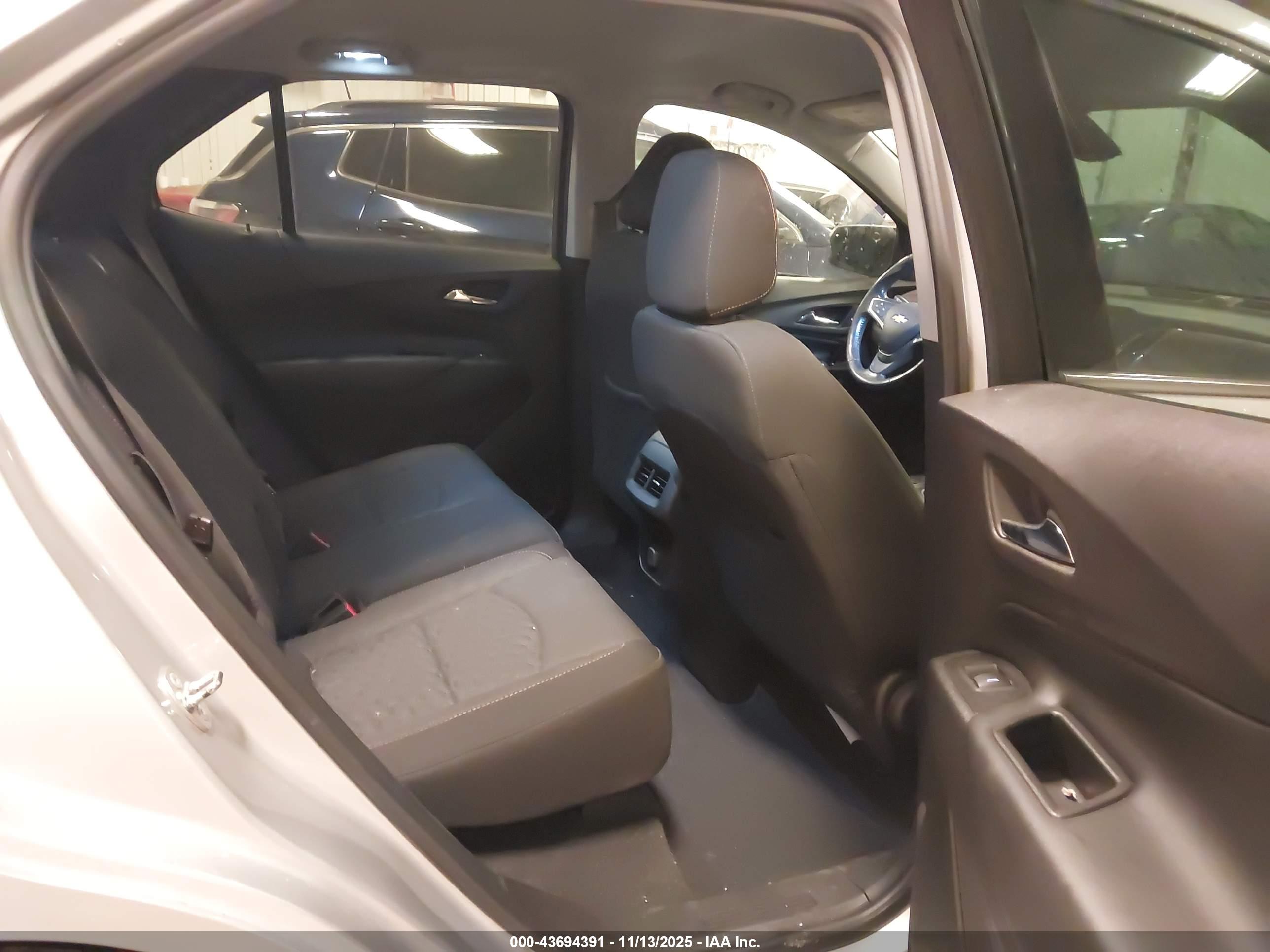 CHEVROLET EQUINOX image 8