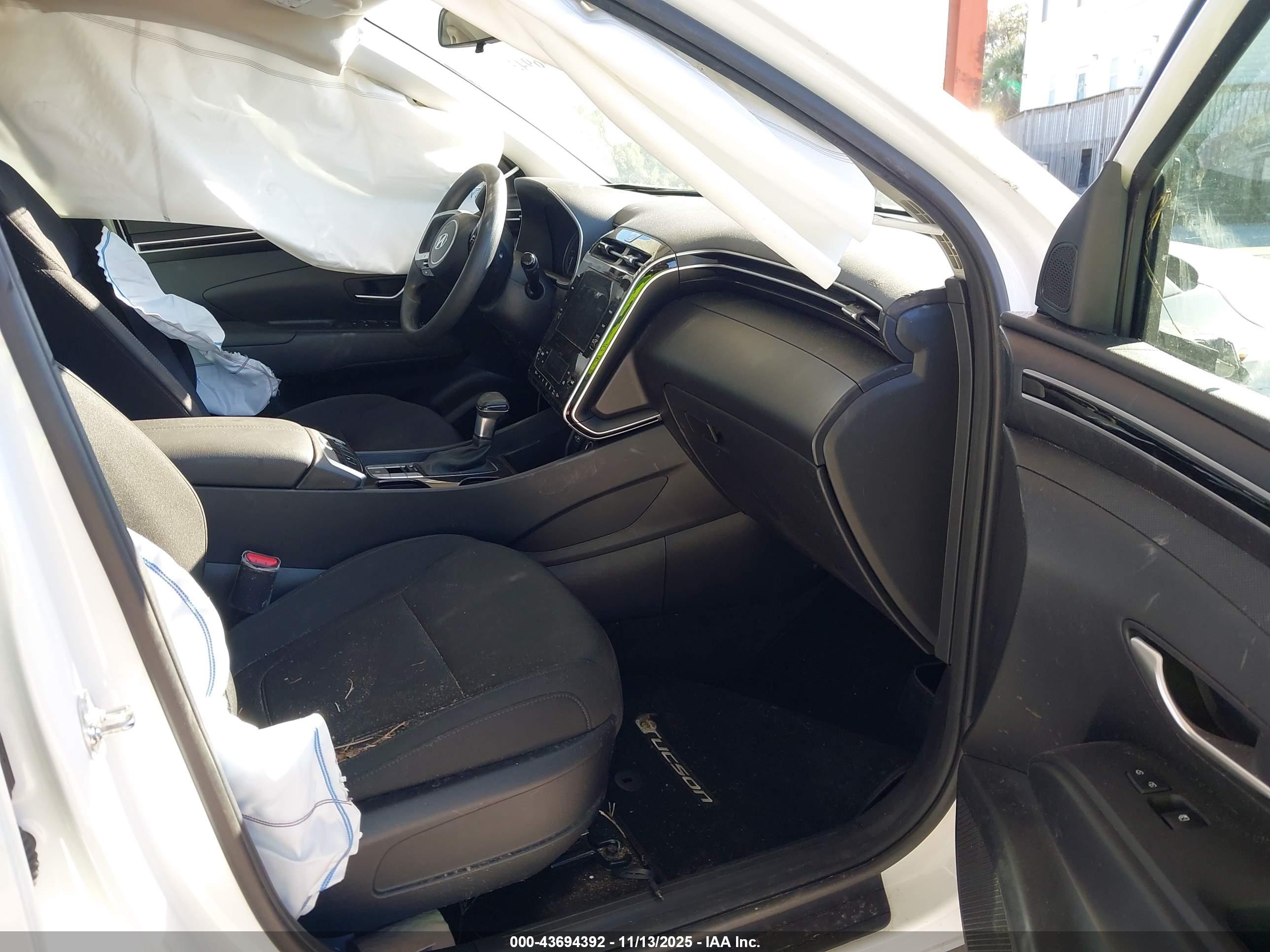HYUNDAI TUCSON image 5