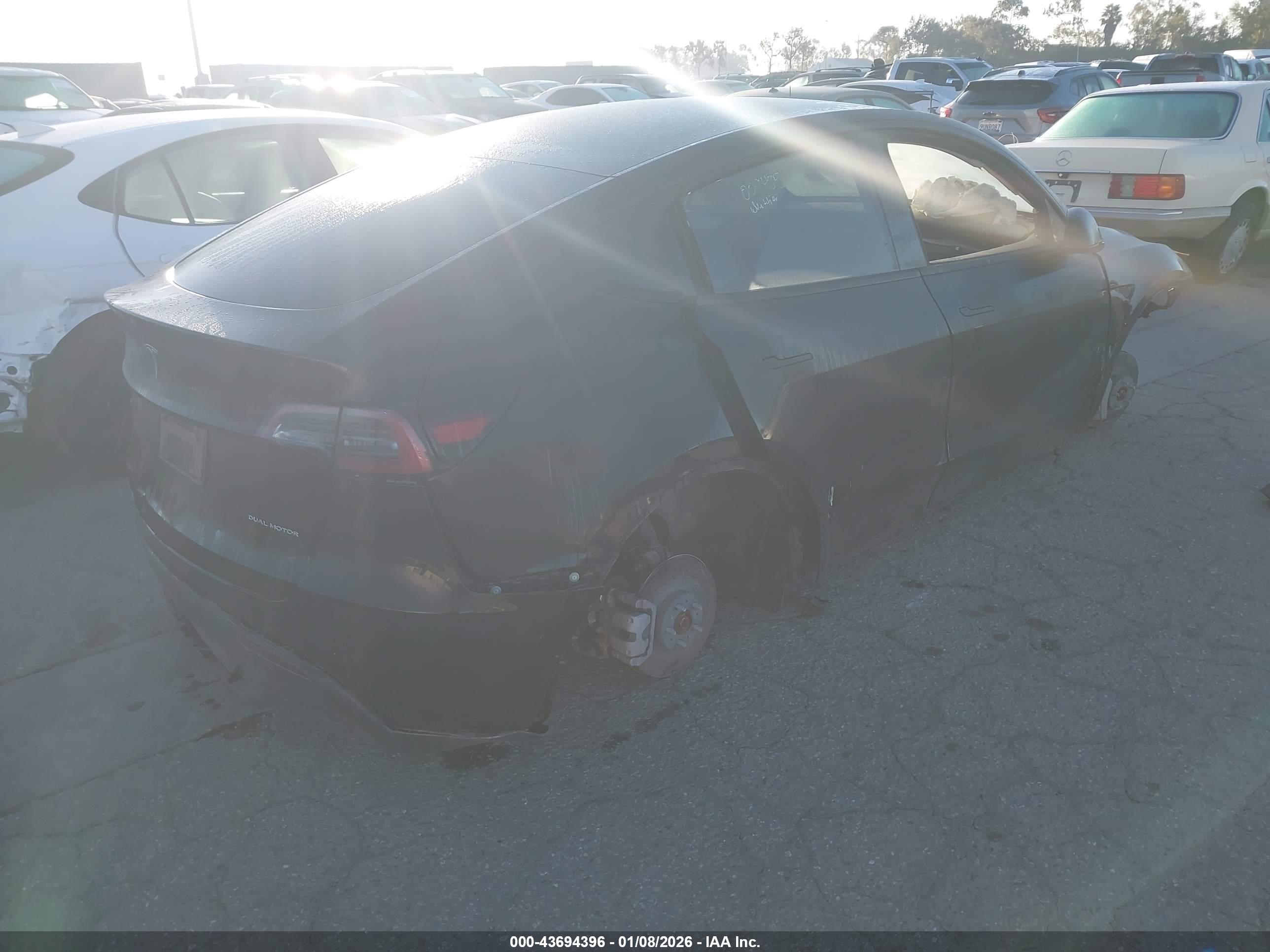 TESLA MODEL image 4
