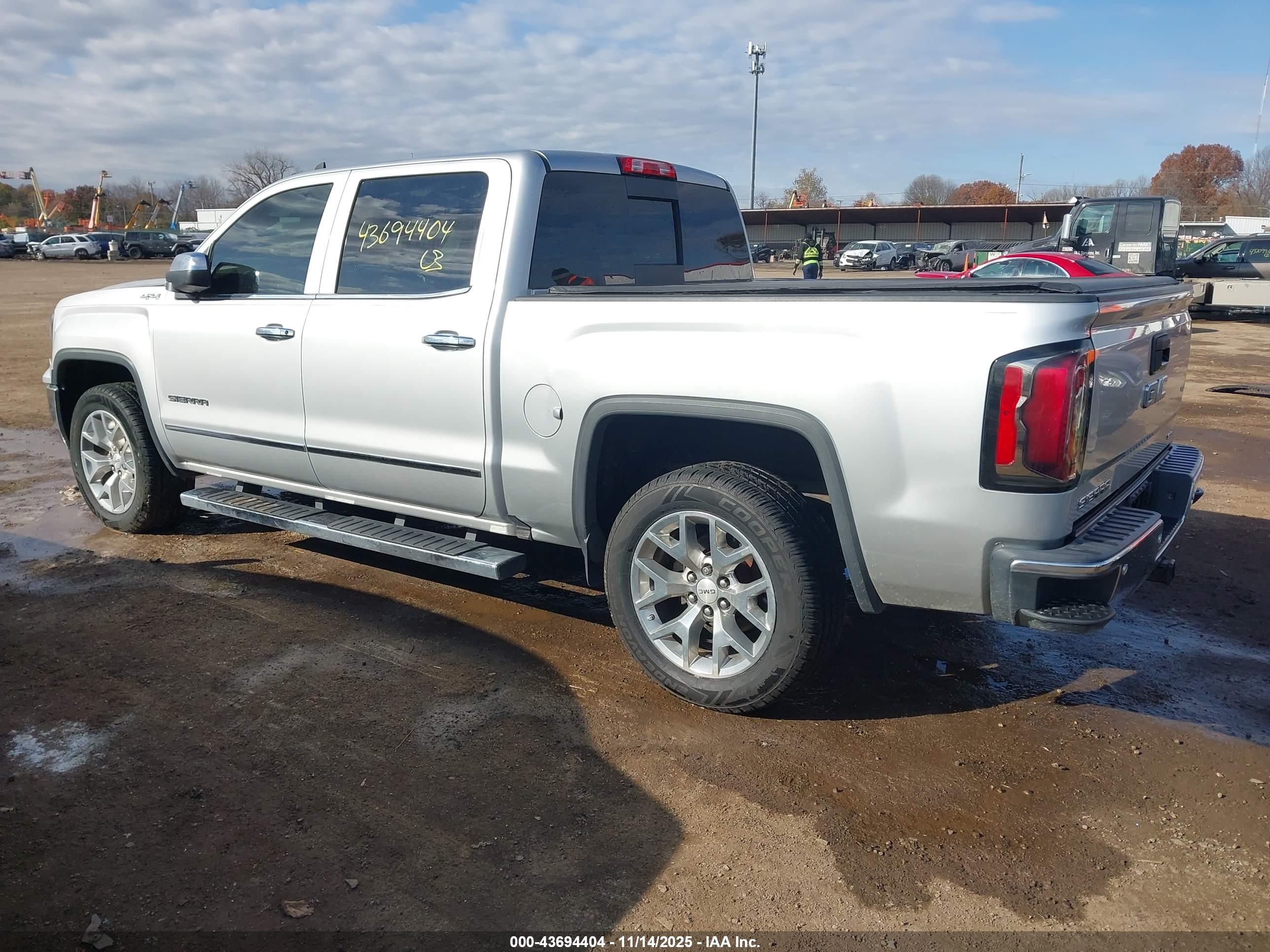 GMC SIERRA image 3