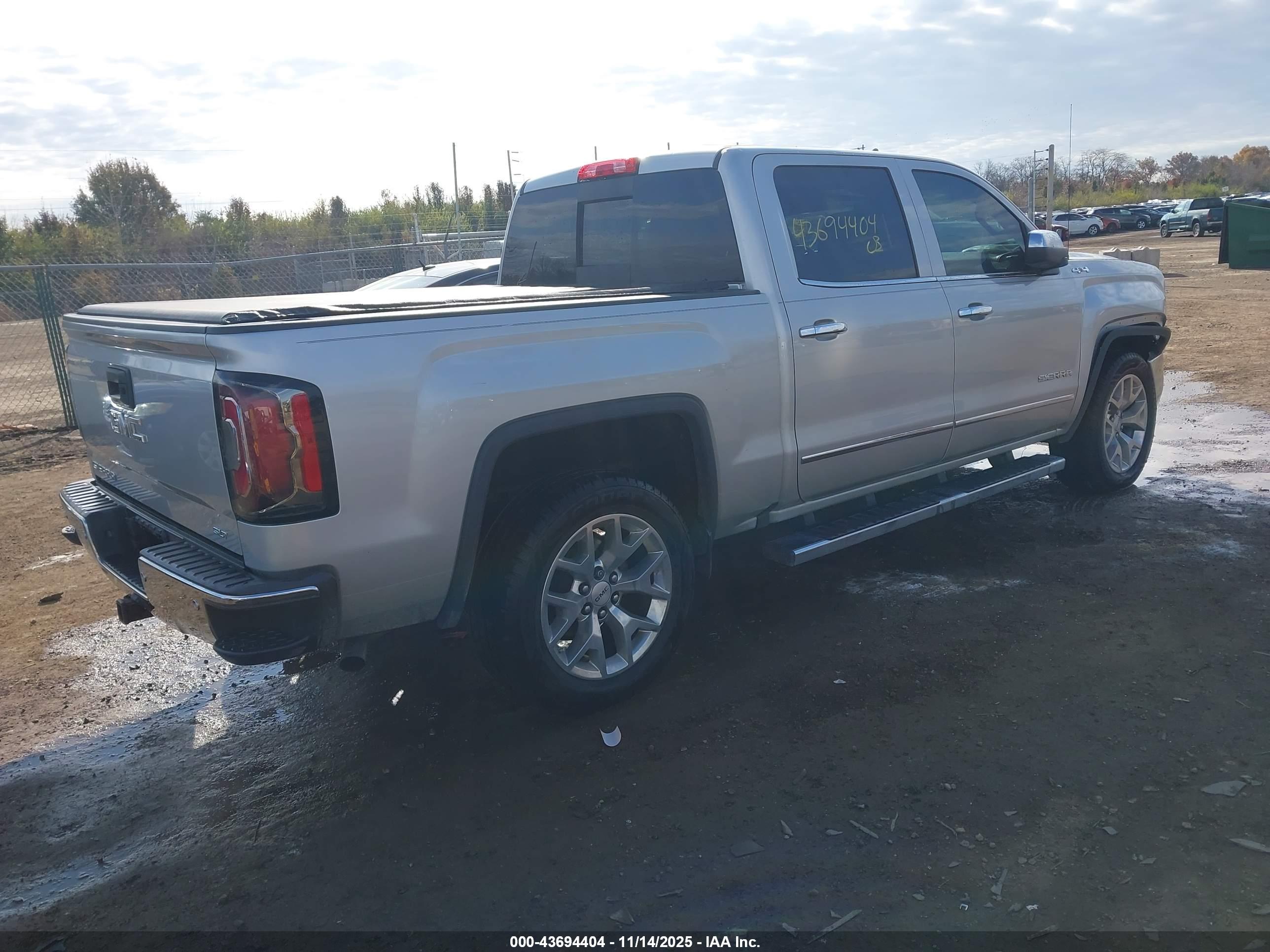 GMC SIERRA image 4